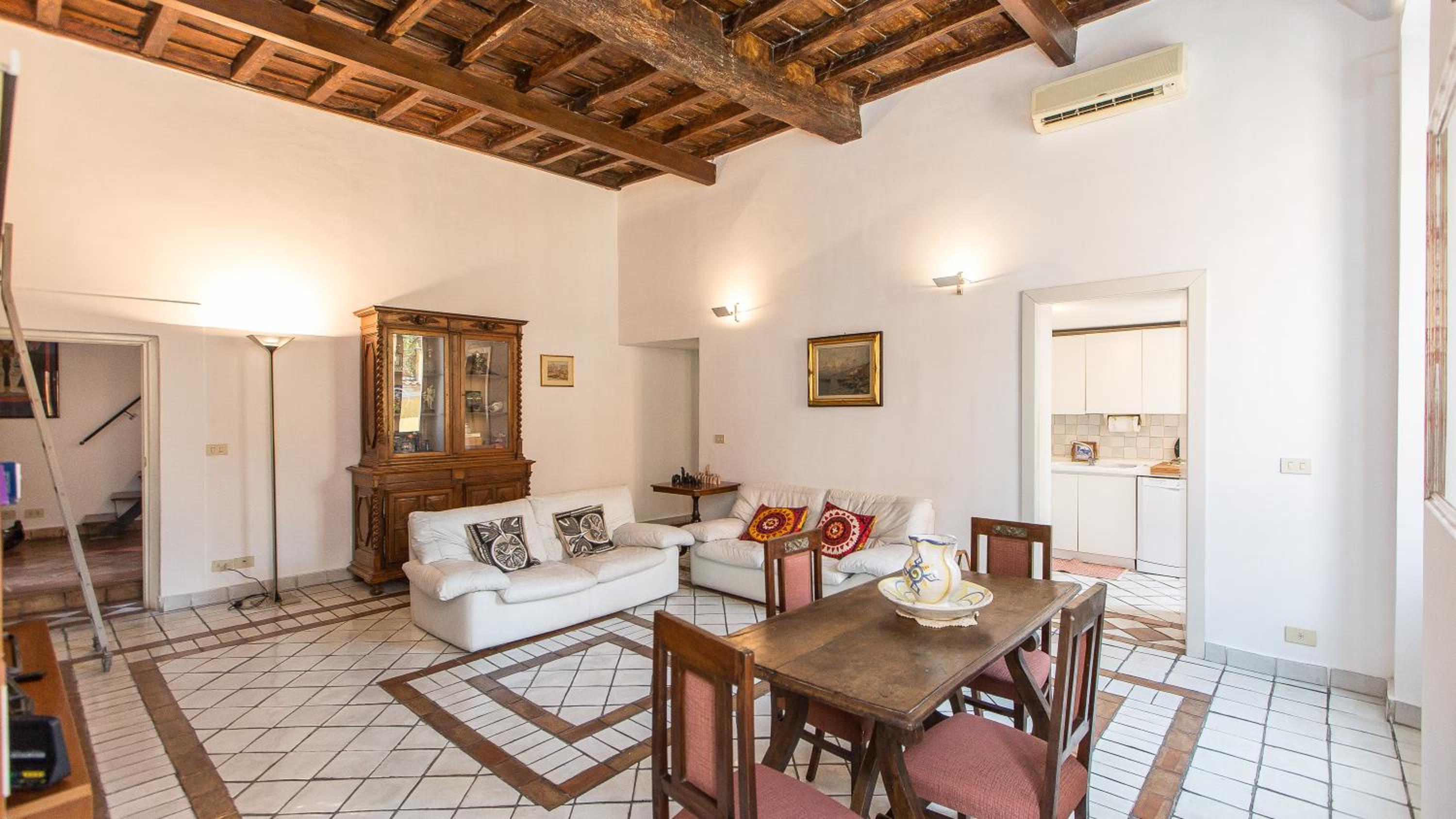 Monti Flat Rental in Rome