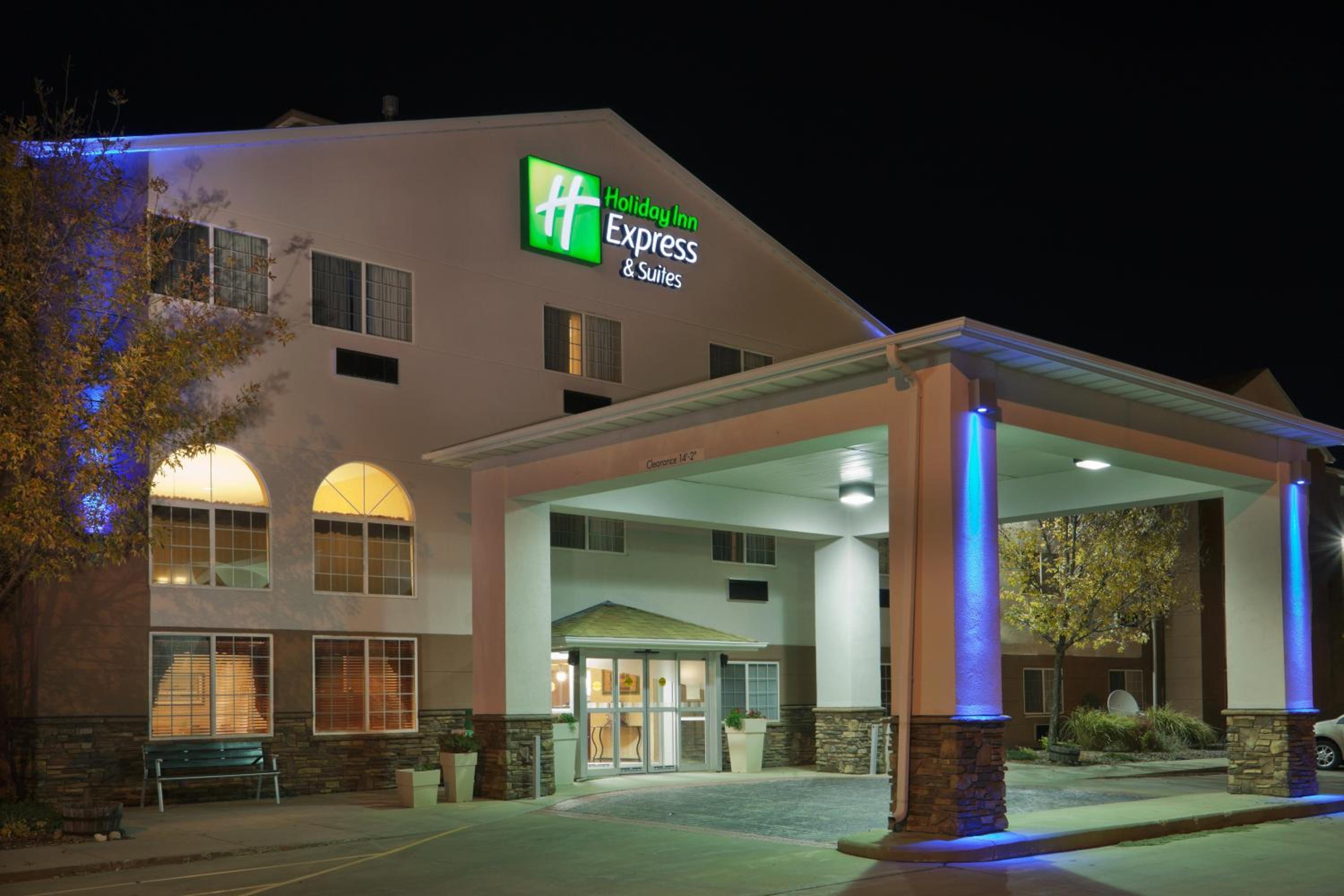 Pierre Vacations - Holiday Inn Express Hotel  Suites Pierre-Fort Pierre, an IHG Hotel - Property Image 5