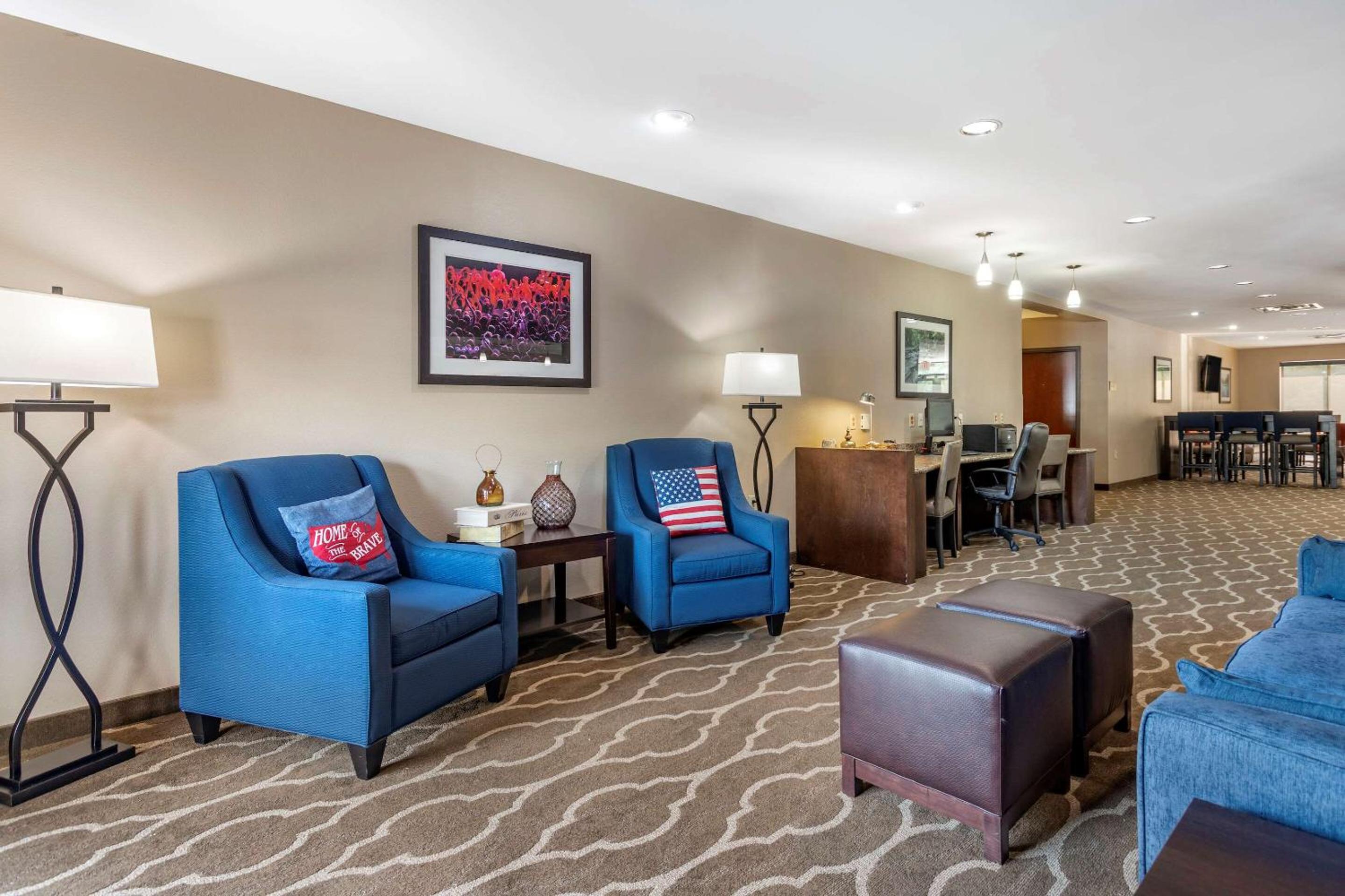 Comfort Suites Manchester near Arnold AFB