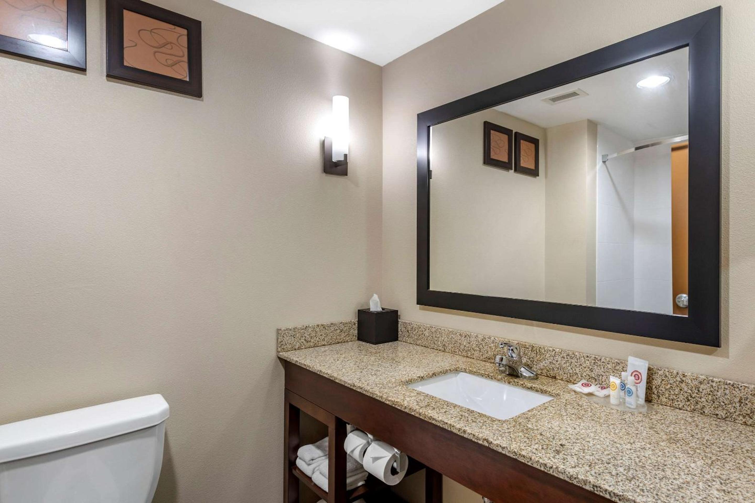 Comfort Suites Manchester near Arnold AFB