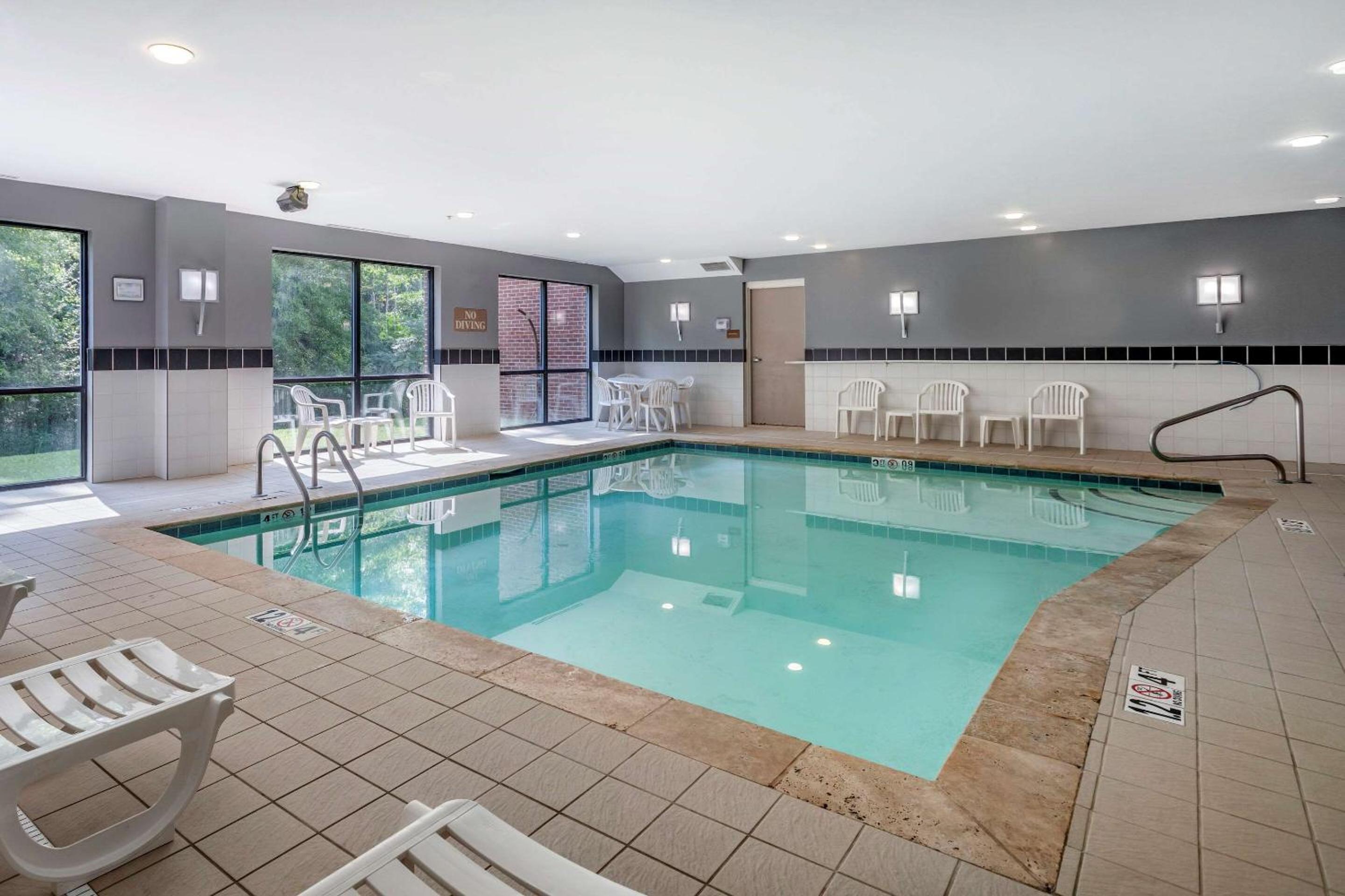 Comfort Suites Manchester near Arnold AFB