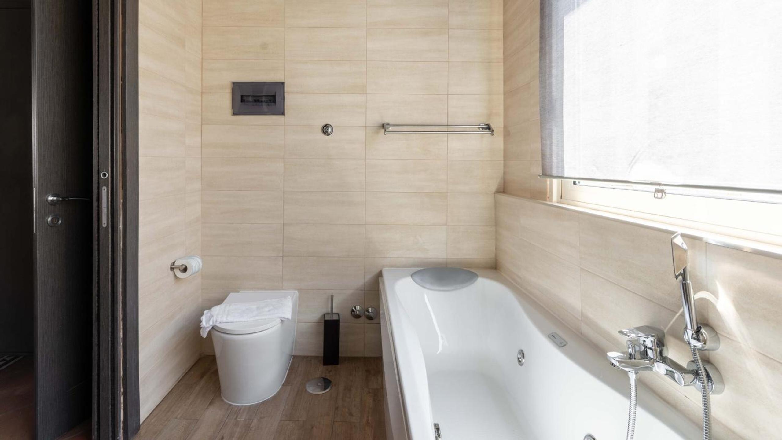 Daphne Suites