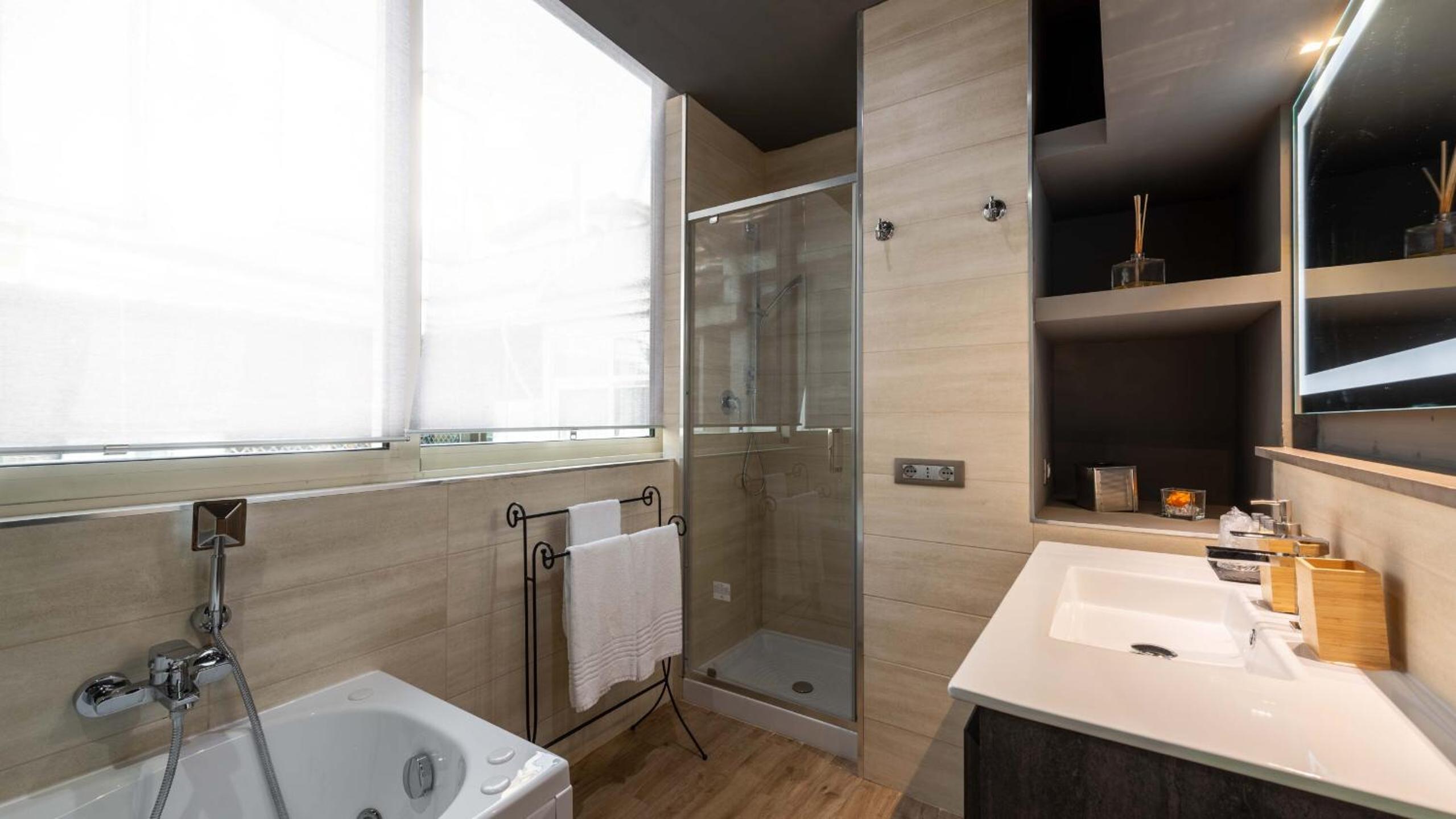 Daphne Suites