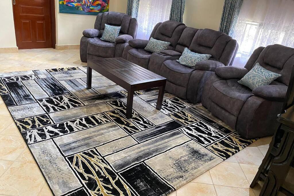 Tsavo House-A cosy home 15 min from the JKIA Airport and SGR Terminus view 3