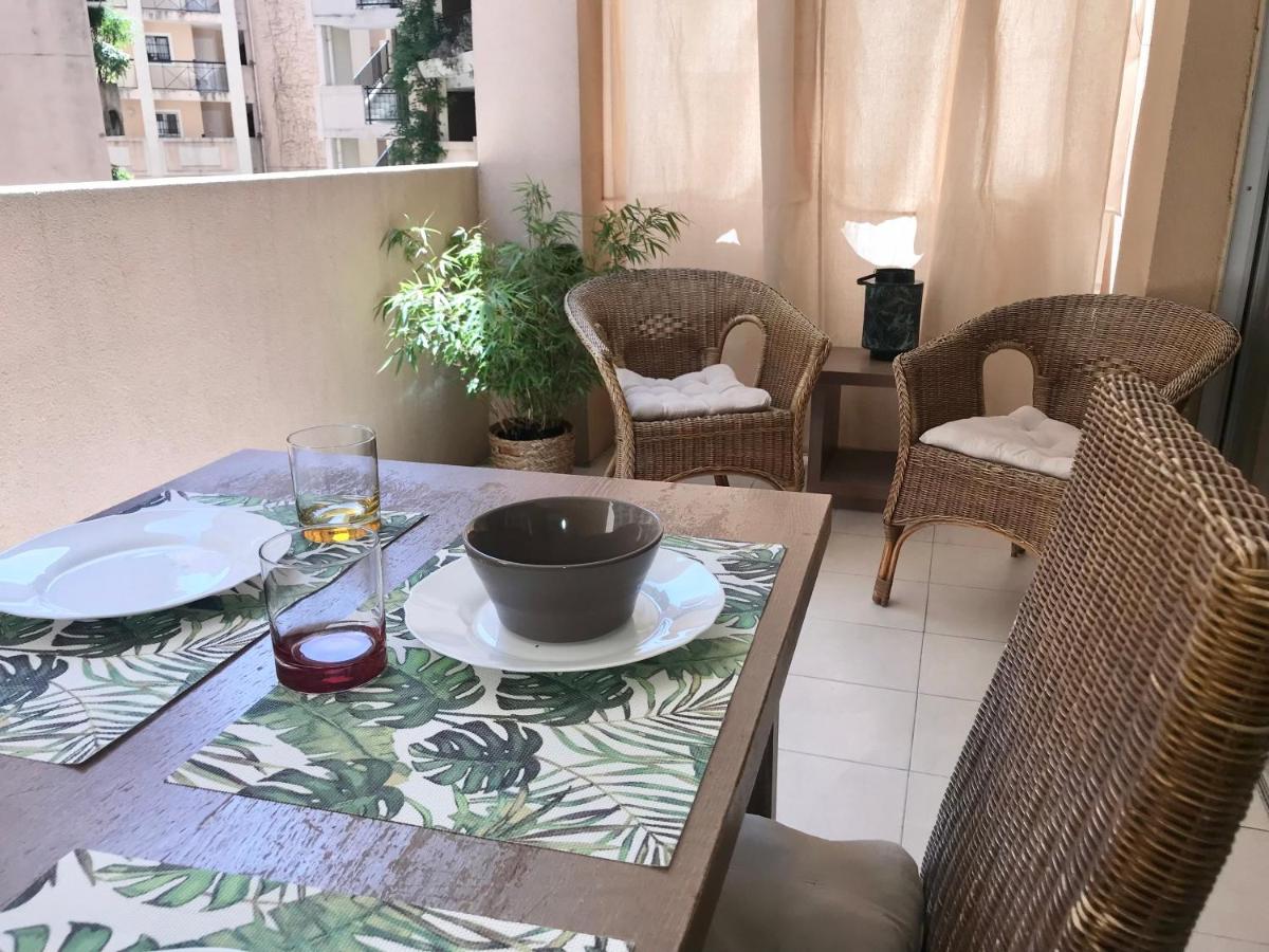 STEPS TO THE BEACH apart in CANNES with Parking photo 4