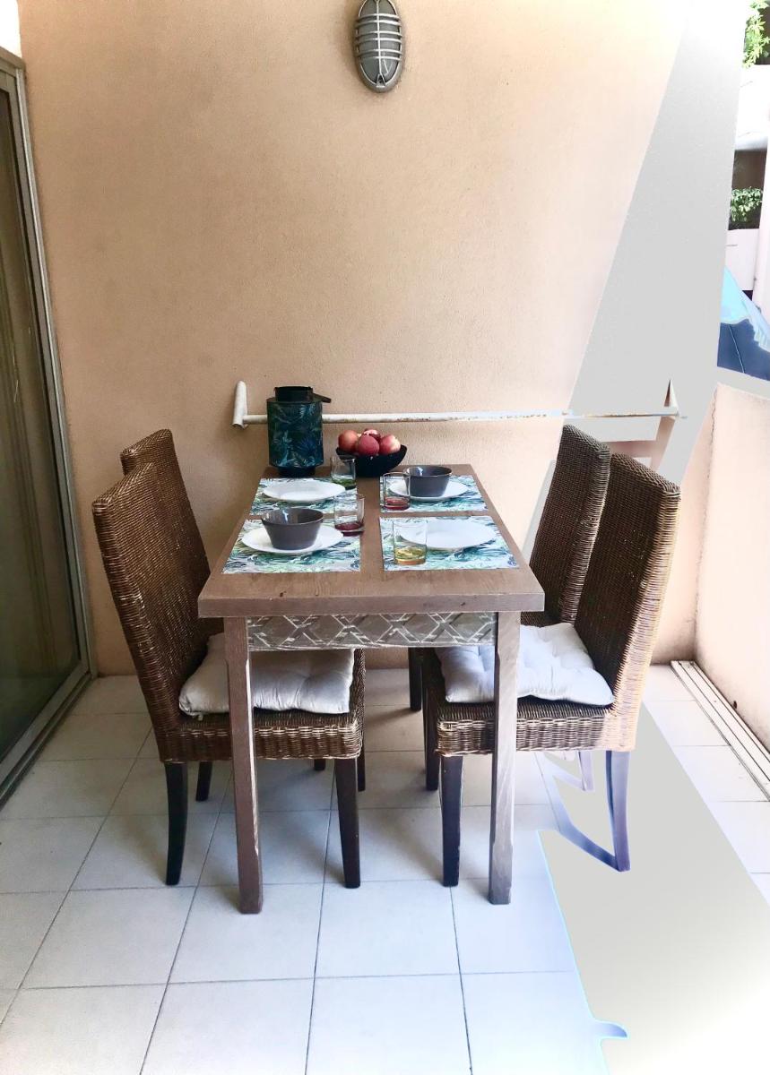 STEPS TO THE BEACH apart in CANNES with Parking photo 3