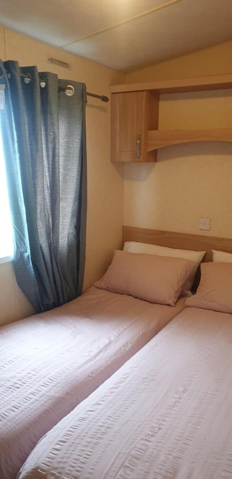 Hotel Private caravan situated at Parkdean Holiday Resort St Margaret's at Cliffe number 18