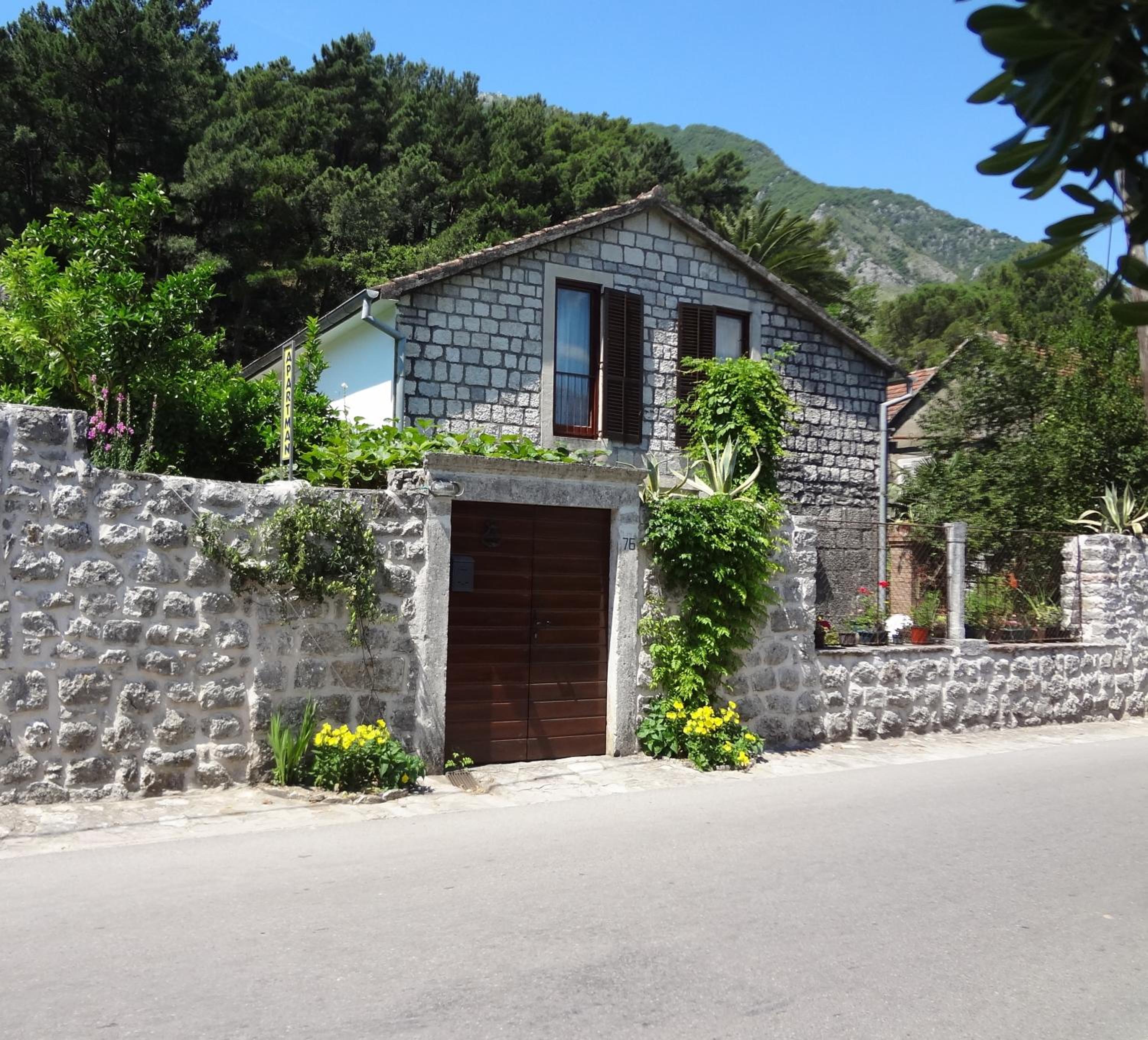 Apartment Pinebreeze - Prčanj - Kotor view 3