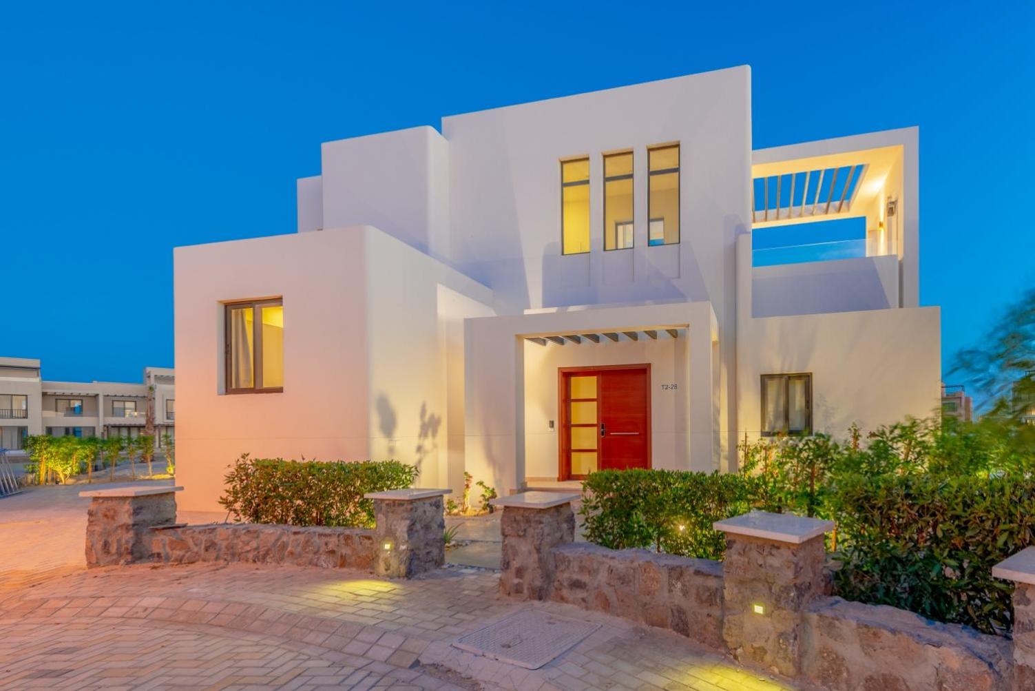 Long Island Gouna 5BR Tawila Beach House & Pool view 4