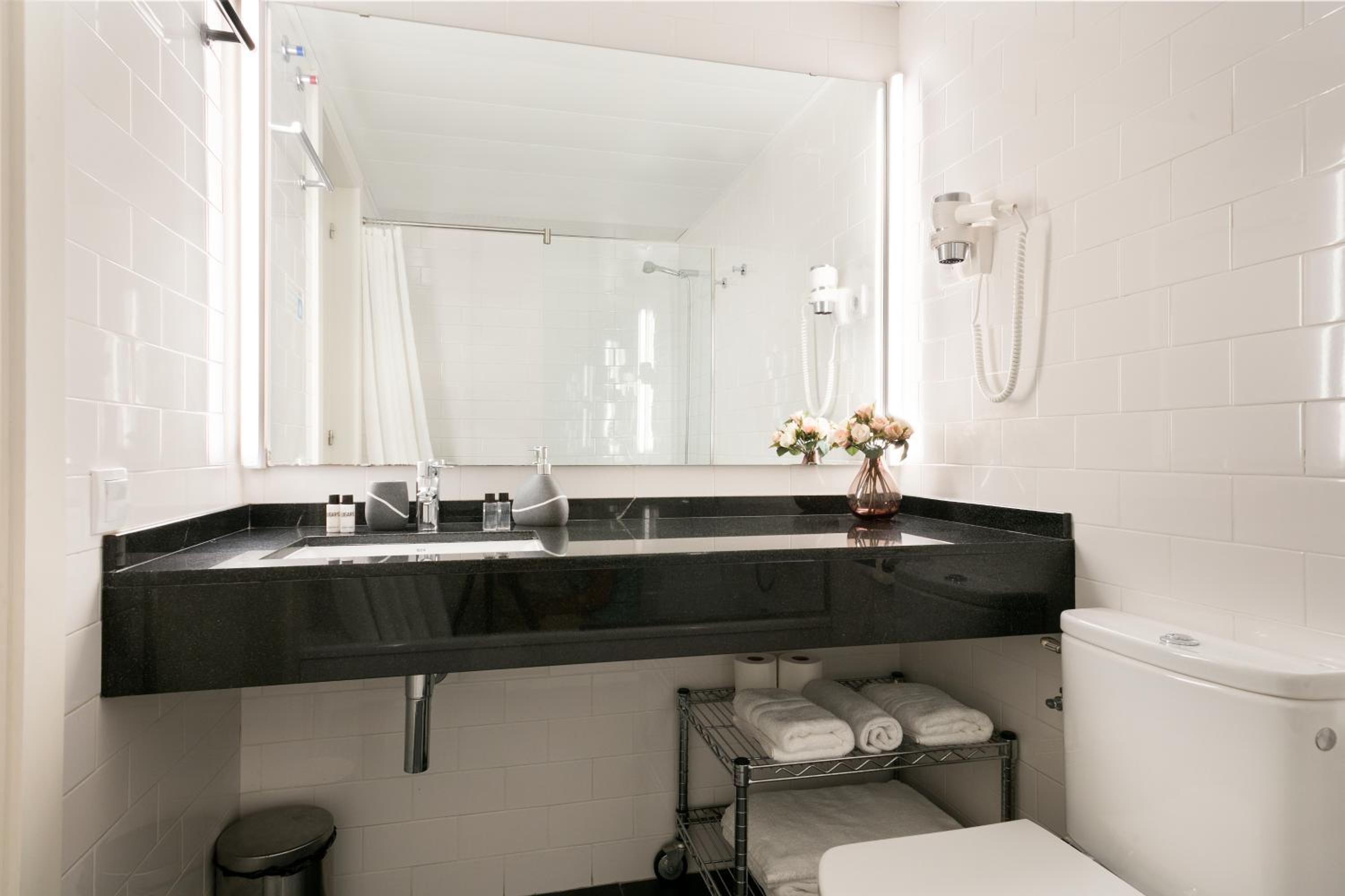 Lugaris Beach Apartments