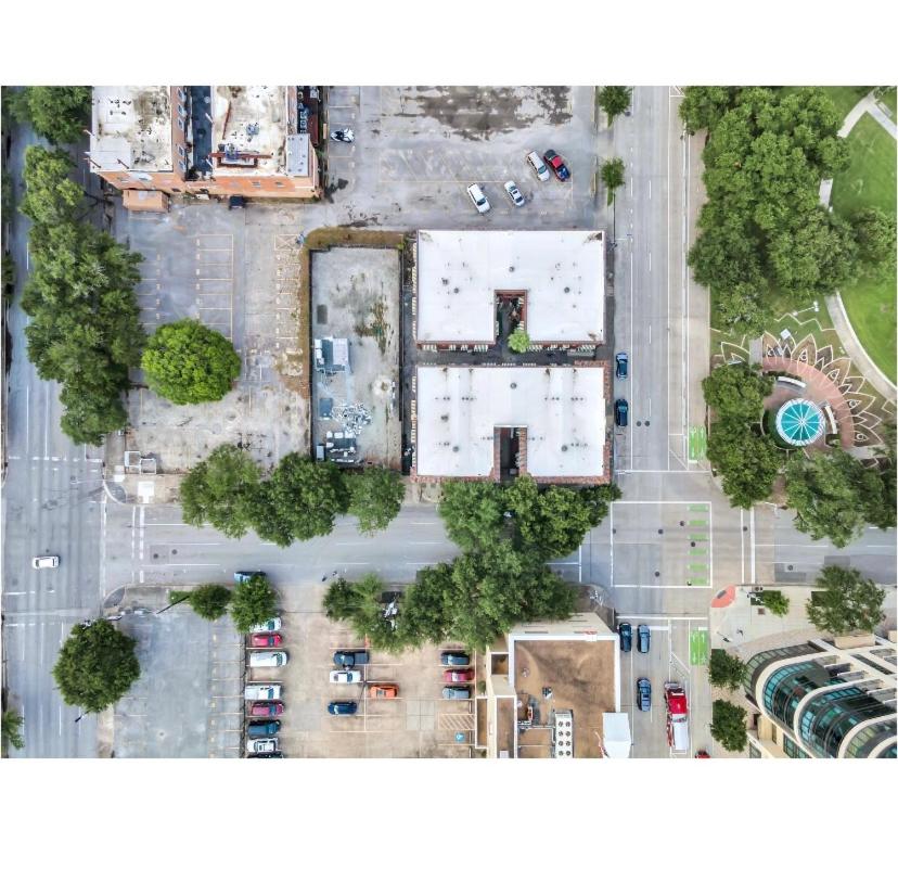 Cozy Downtown Studio by Toyota Center view 3