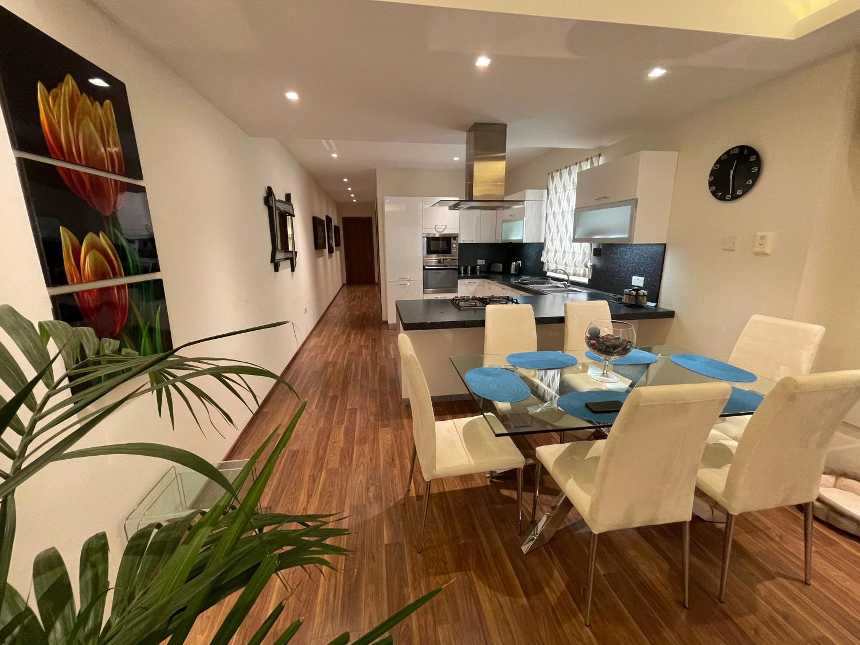 Modern Finished Apartment with natural light photo 5