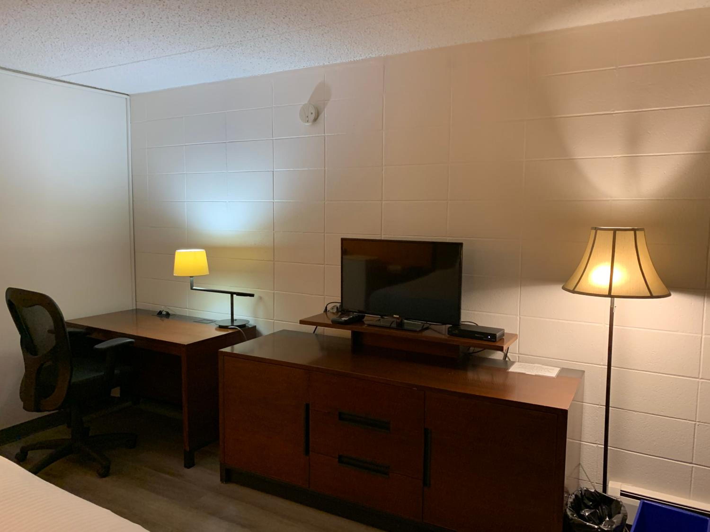 Grande Prairie Vacations - Westport Inn - Property Image 7
