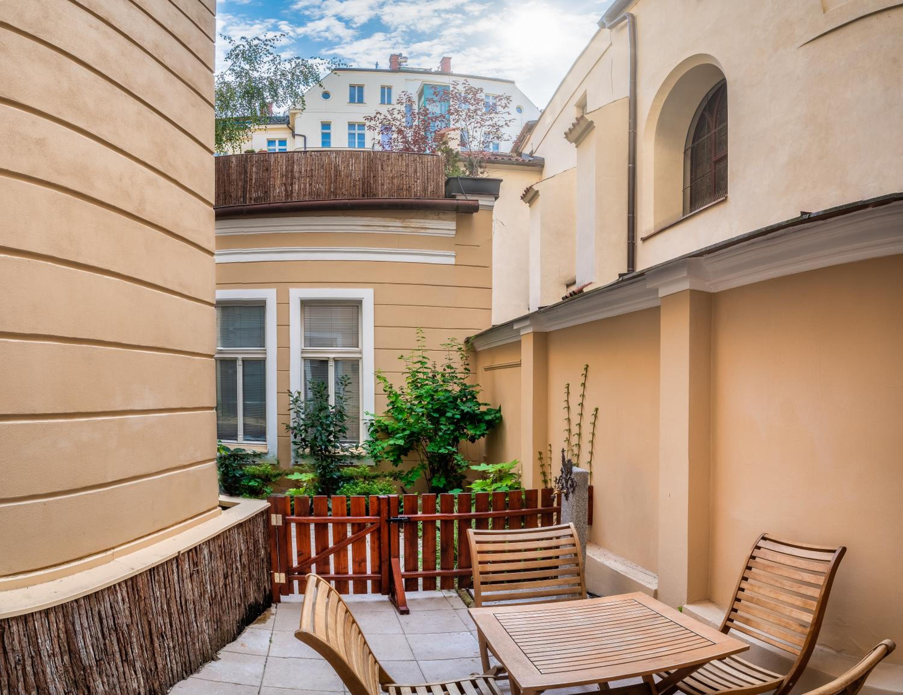 Mordecai 12 Apartments by Adrez