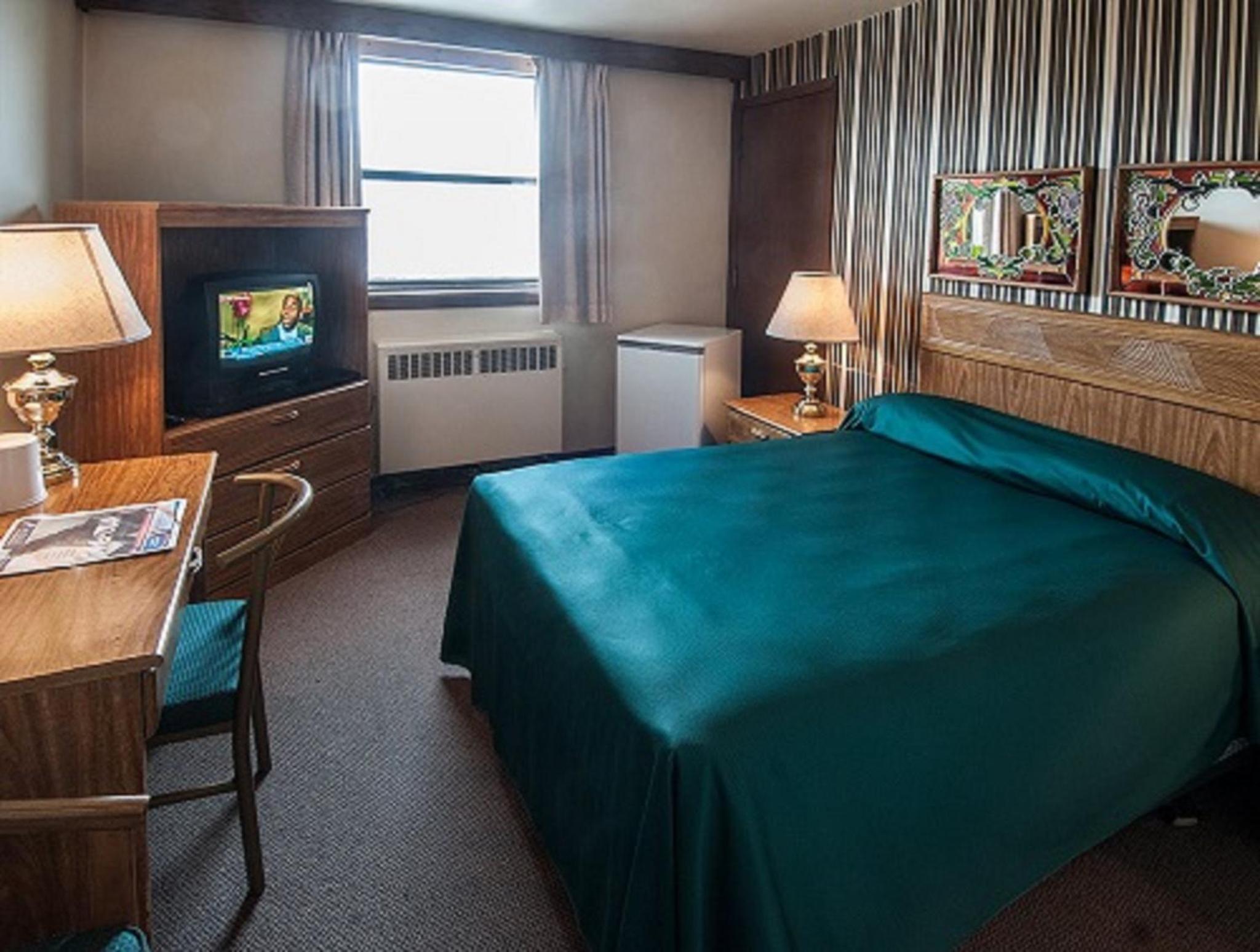 Curtis Gordon Motor Hotel