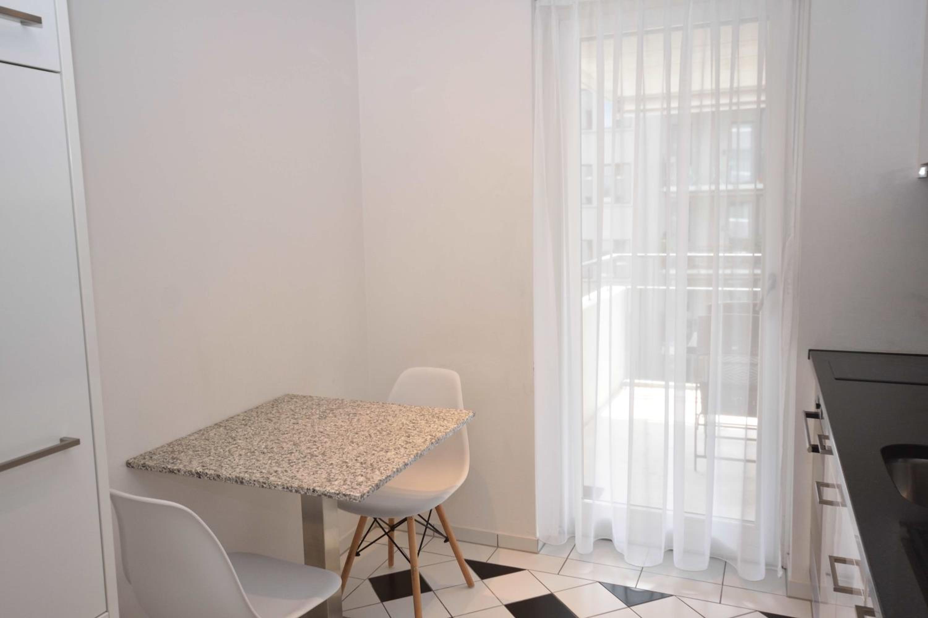Stylish Studio near lake and Opera - Flower 22