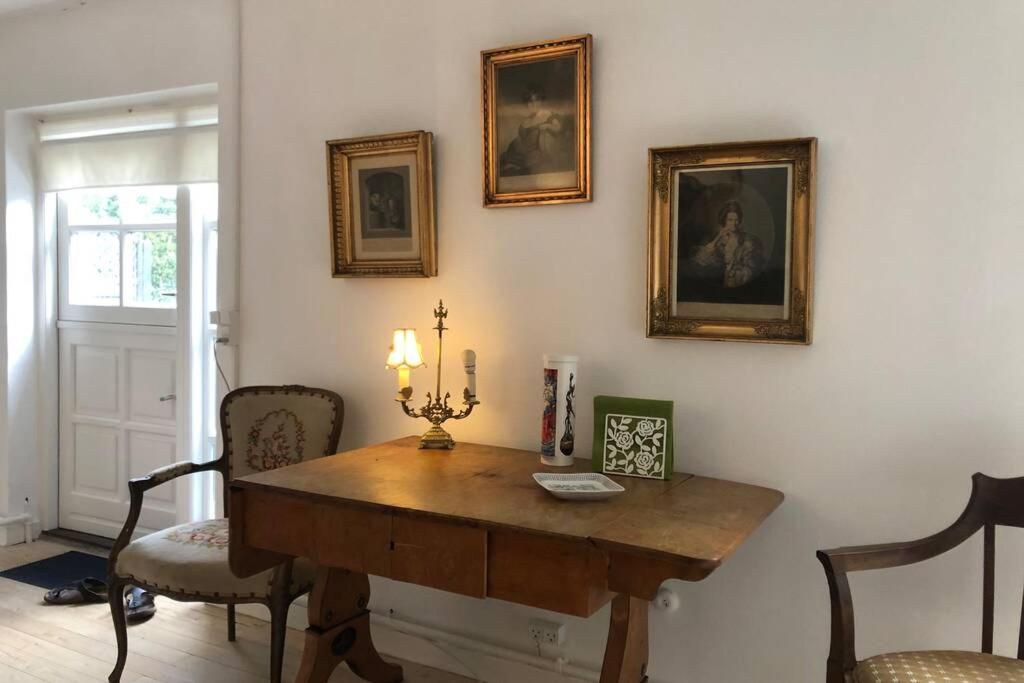 AppleFlower Farm retro apartment