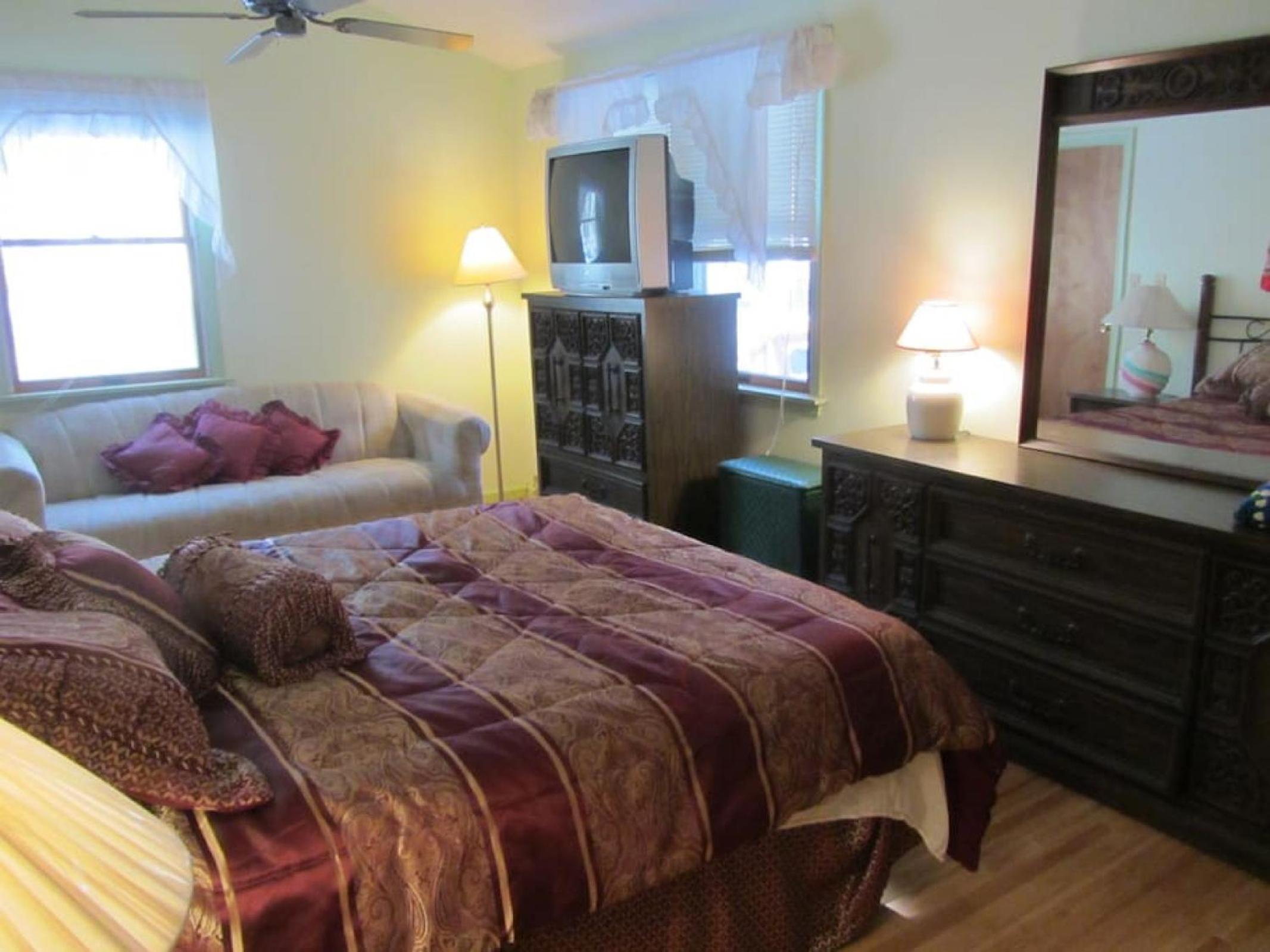 Cozy Pocono Cottage near Jack Frost Jim Thorpe view 5