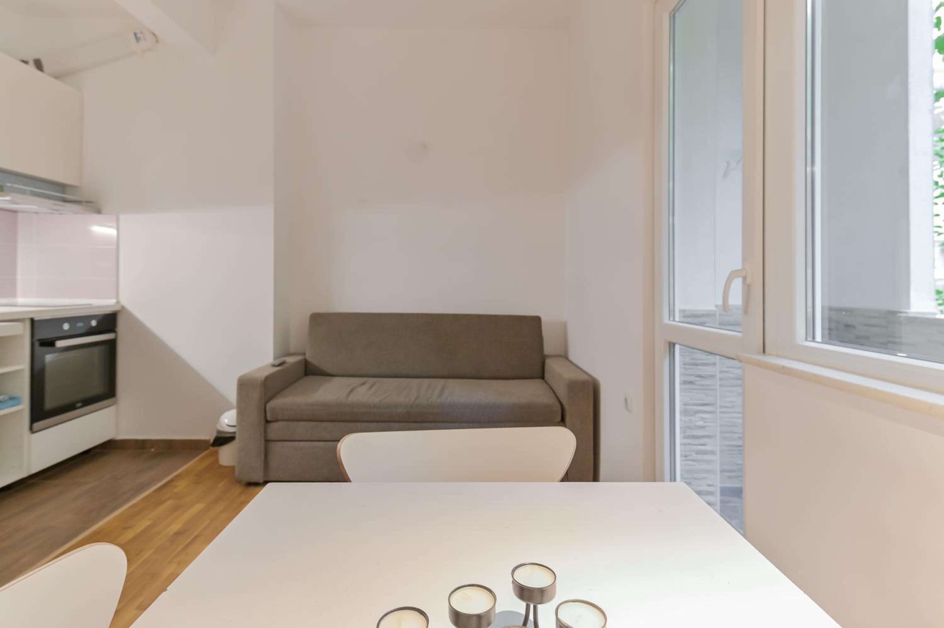 Bright 1BD Apartment - Steps from Vitosha Blvd by Flat Mаnager view 4