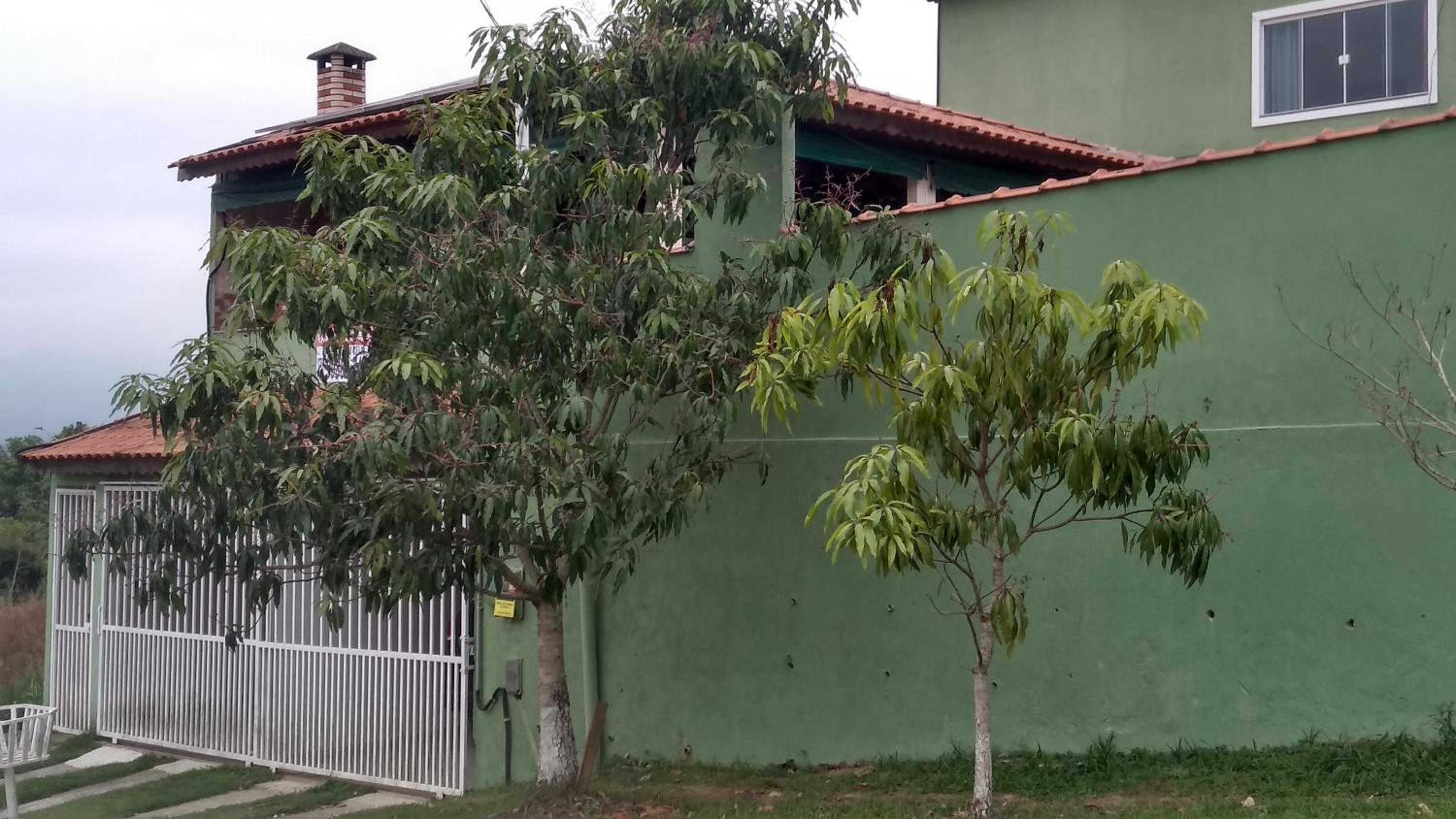 Casa familiar com piscina Penedo RJ