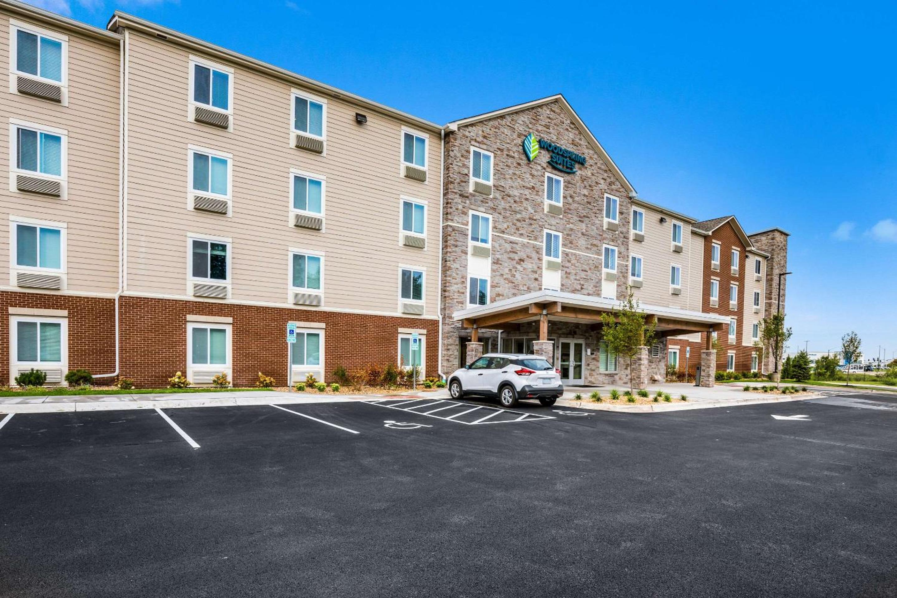 WoodSpring Suites Elgin - Chicago view 2