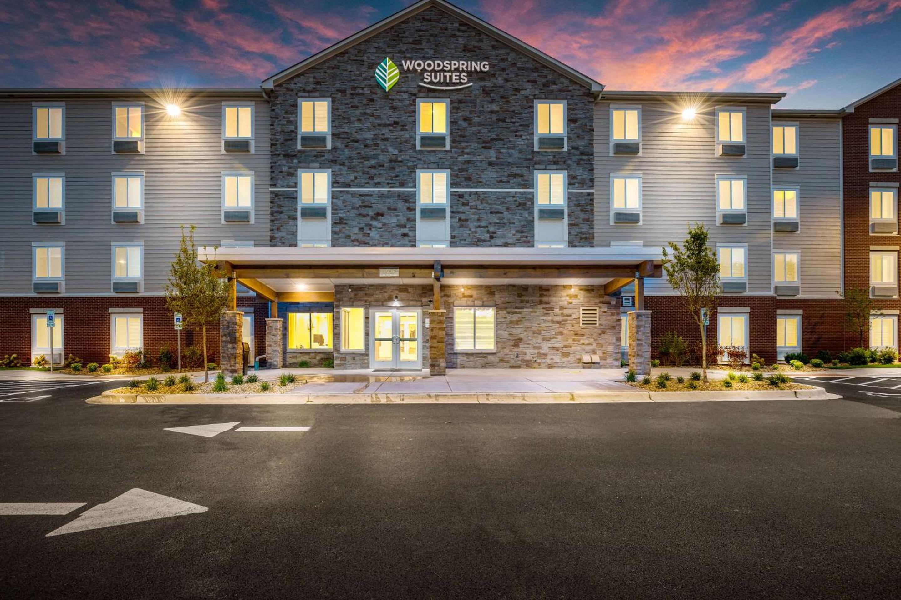 WoodSpring Suites Elgin - Chicago view 3