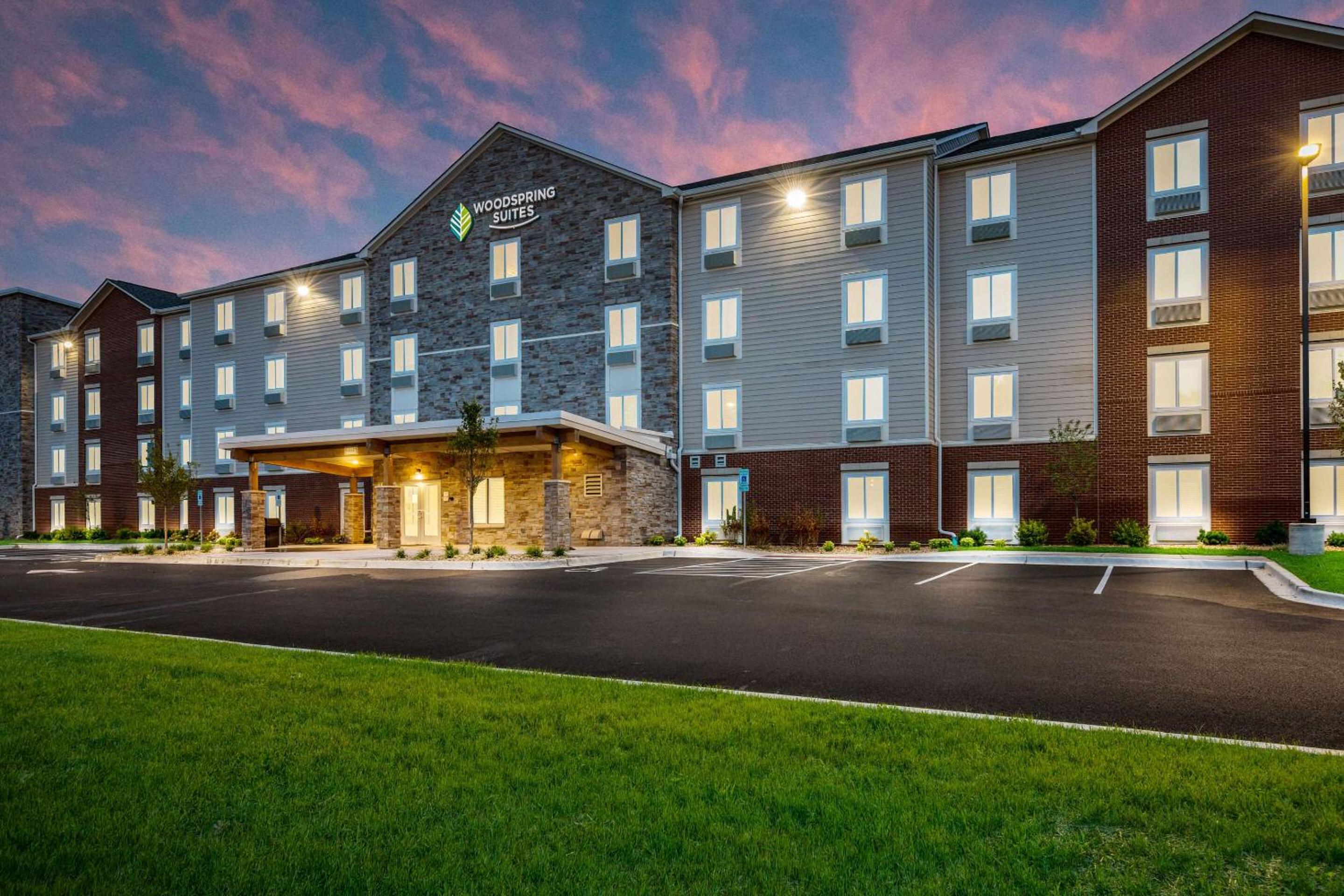 WoodSpring Suites Elgin - Chicago view 4