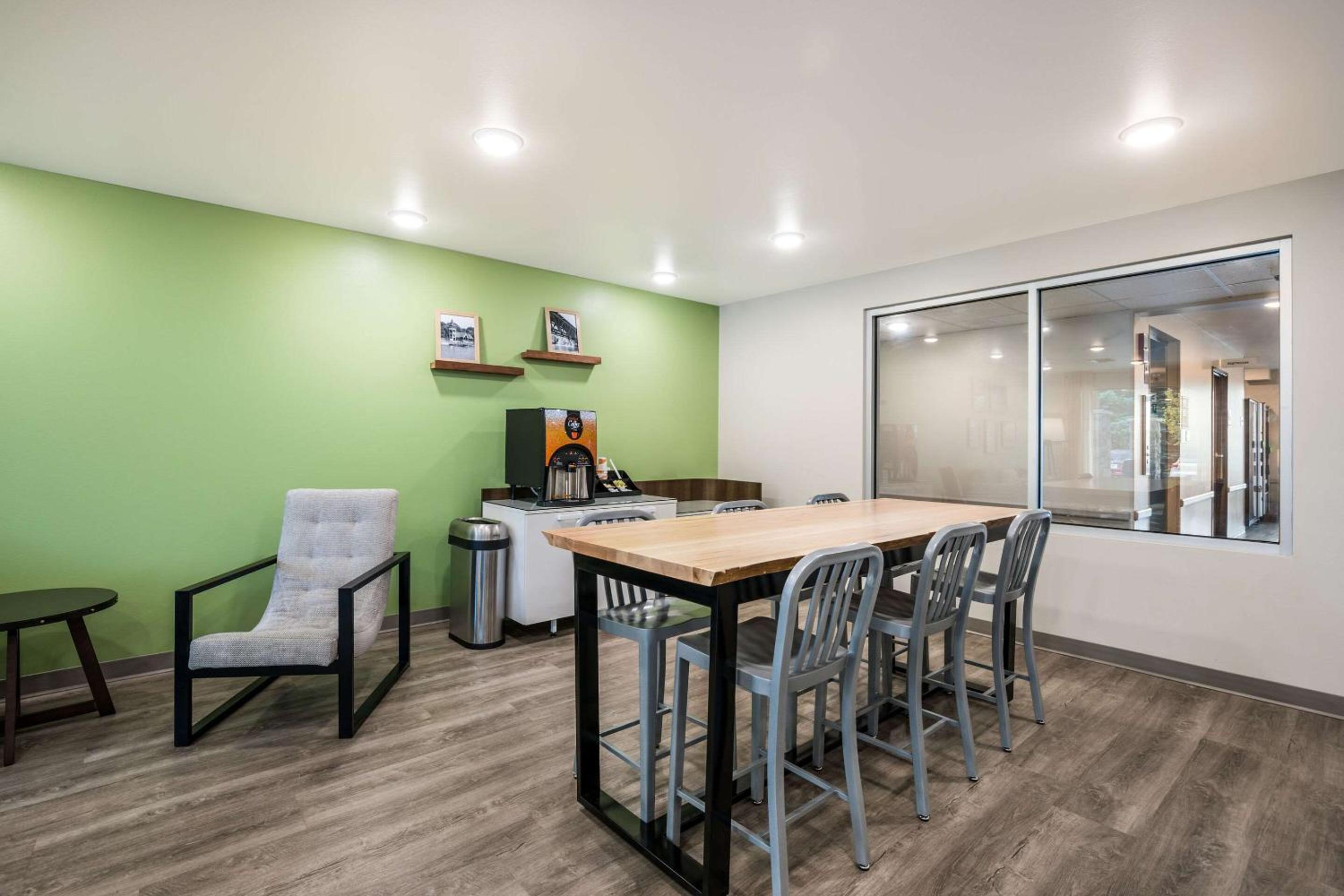 WoodSpring Suites Elgin - Chicago view 5