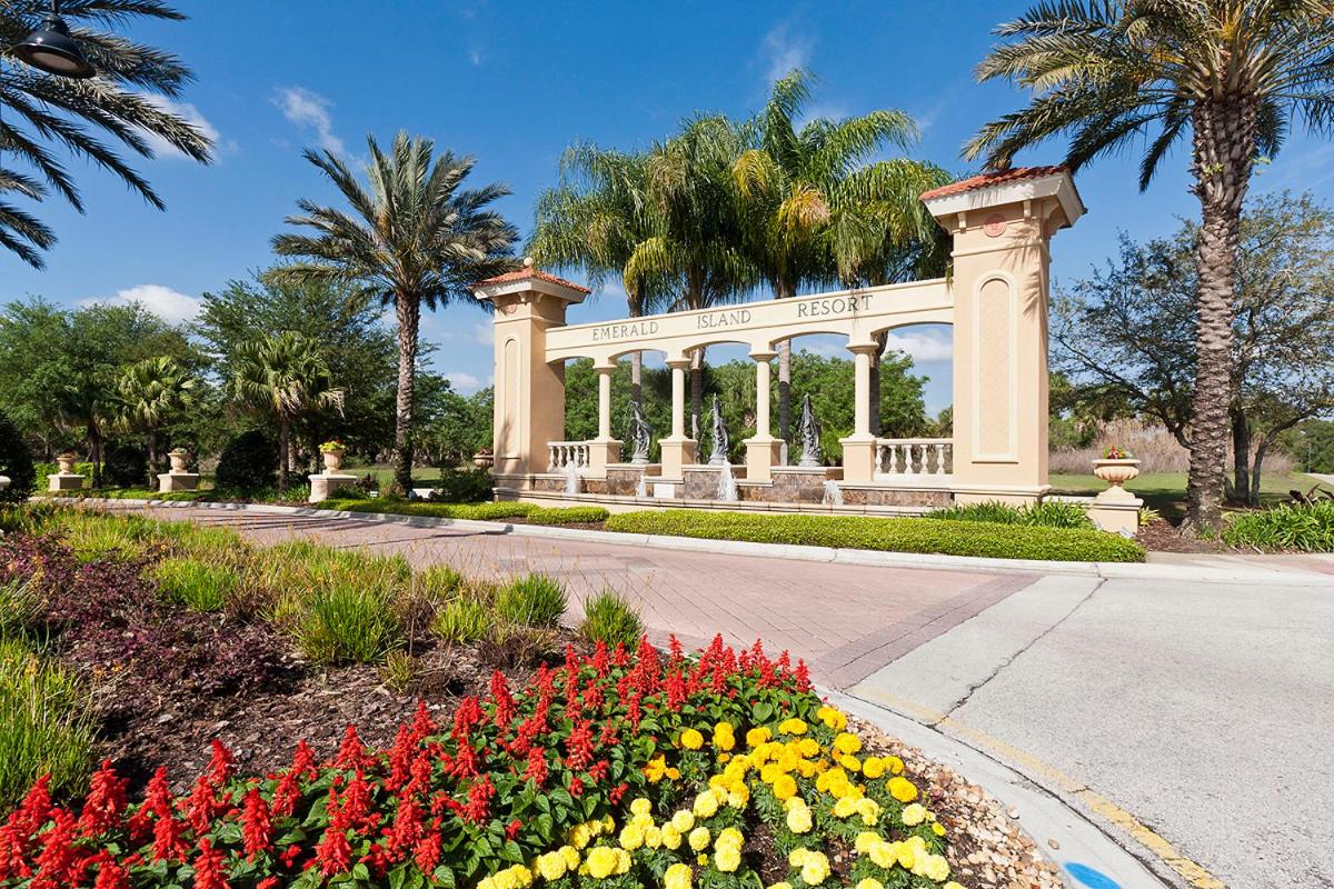 3Br 3Bath Private Townhome 10min Disney 1270ft view 5