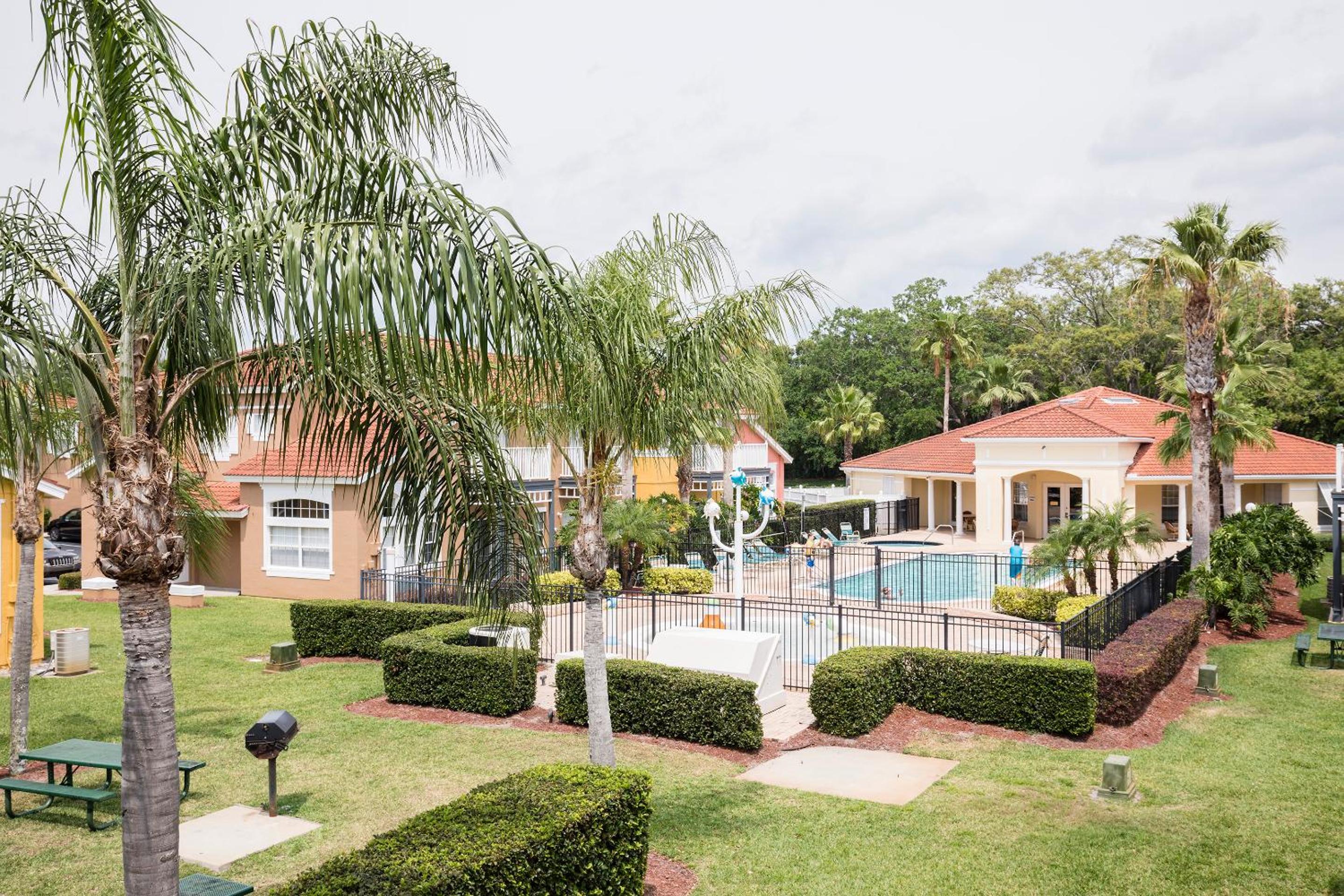 Family Getaway Townhome at Lake Berkley 15min to Disney view 2