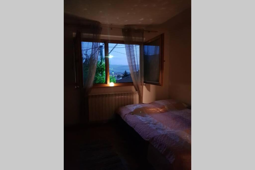 Apartman sa garažom i internetom