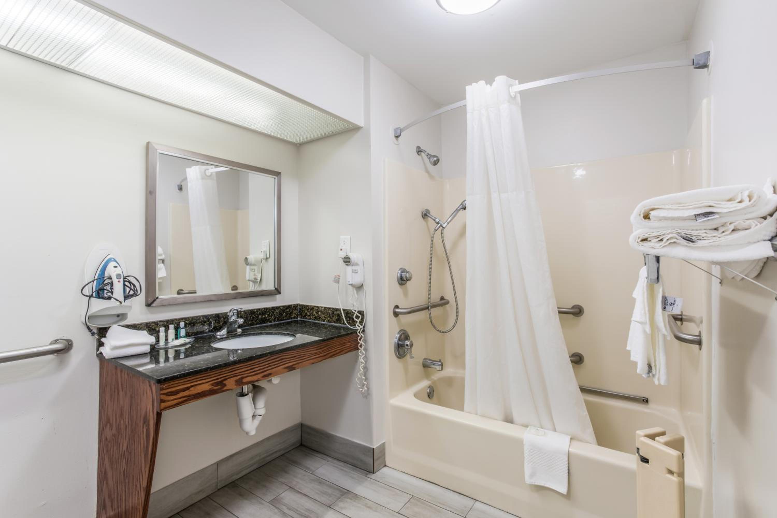 Quality Inn Gallatin-Nashville Metro - Property Image 13