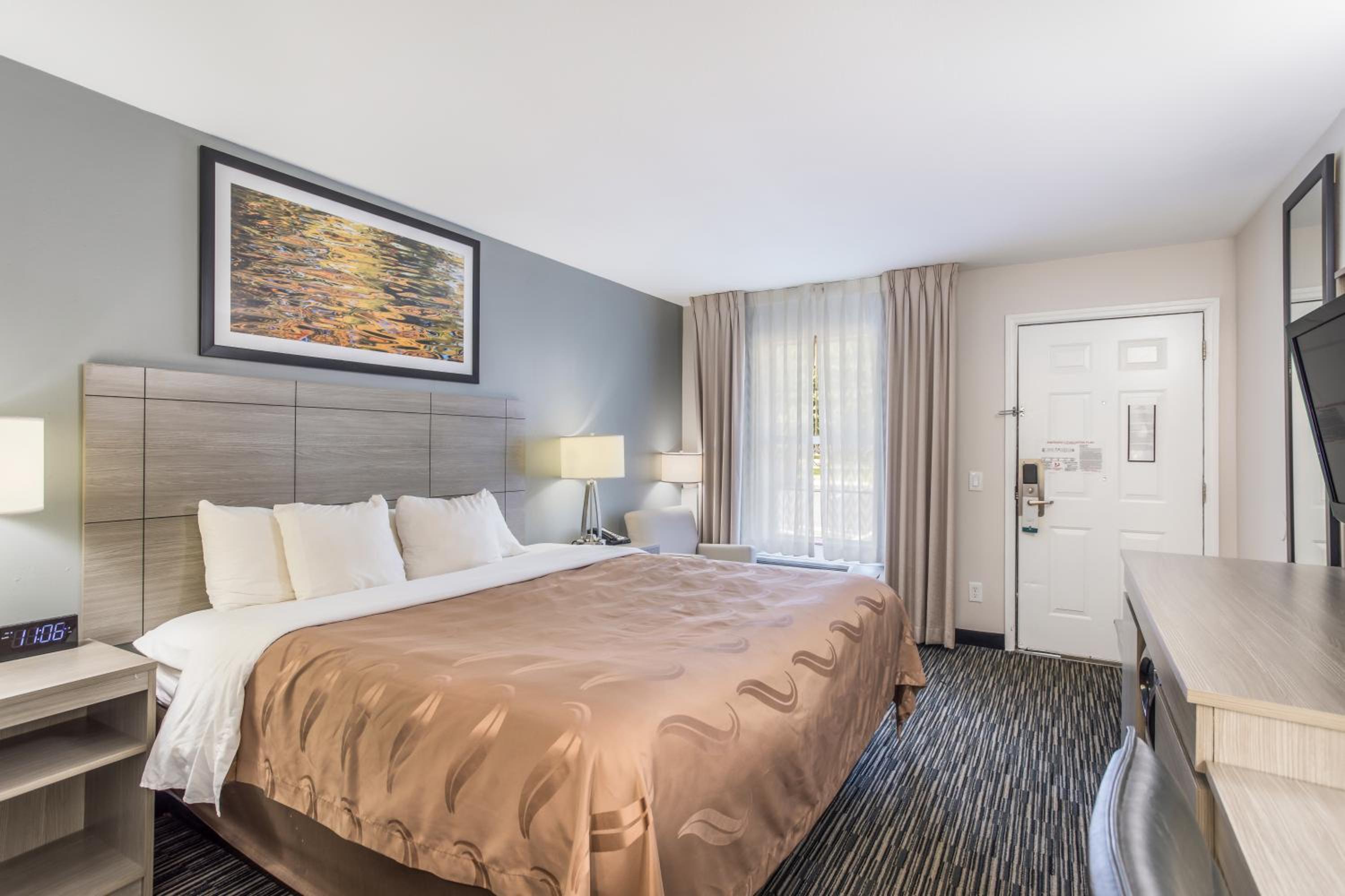 Quality Inn Gallatin-Nashville Metro - Property Image 9