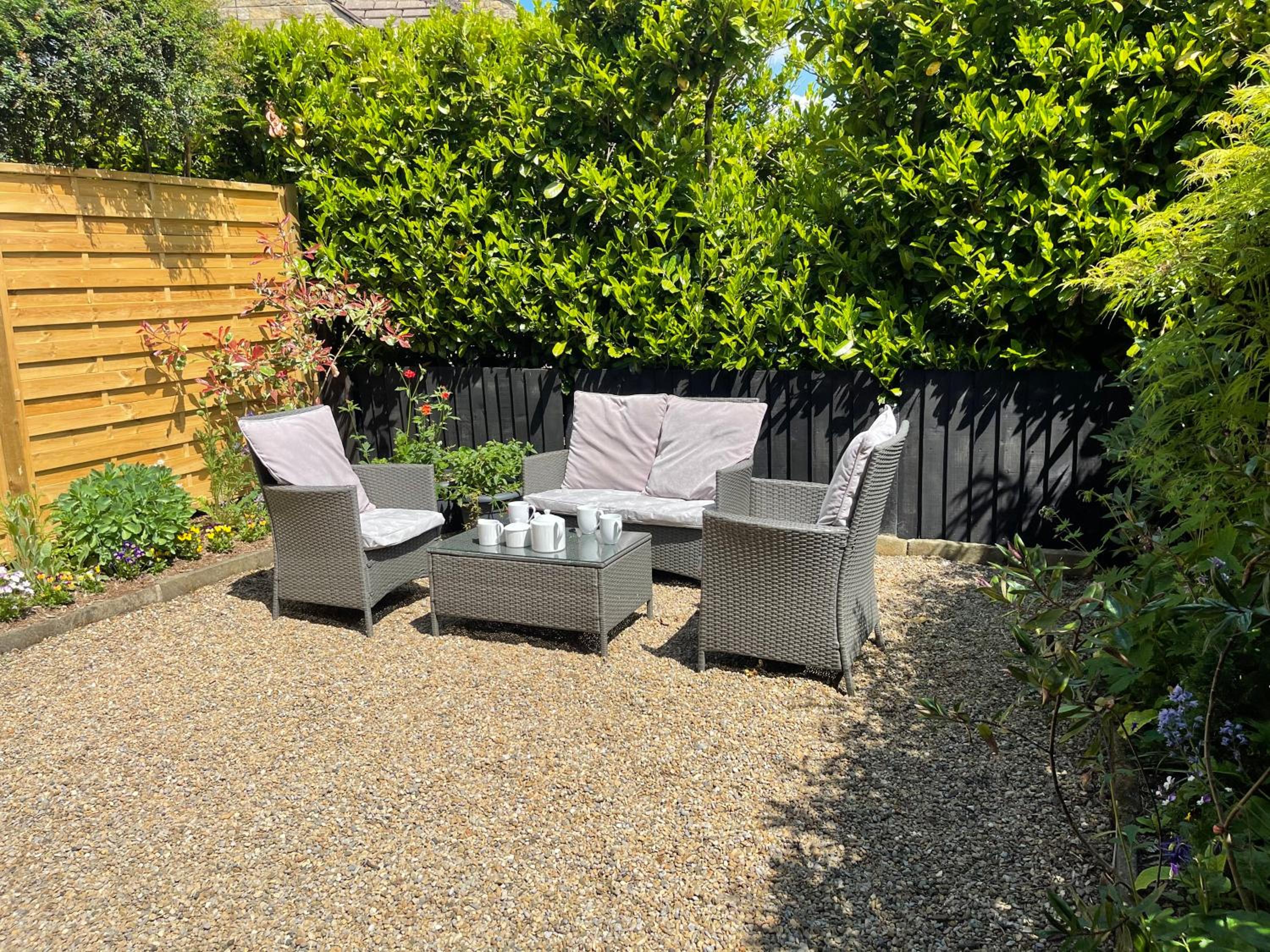 Mulberry Cottage with Wood Burner, Garden and Easy Parking