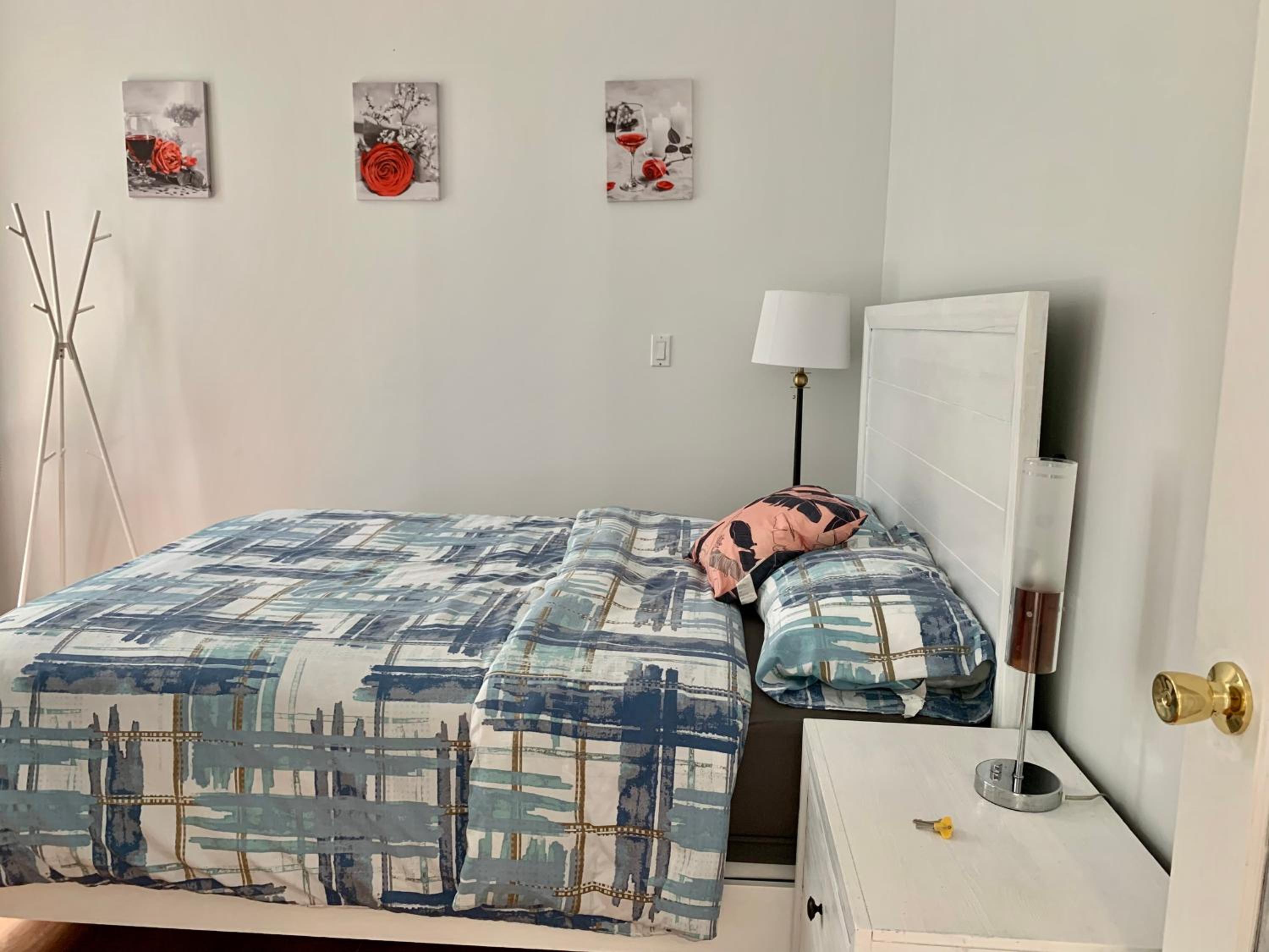 One Bedroom queen bed Sharing Washroom in Tiger Sweet House License##