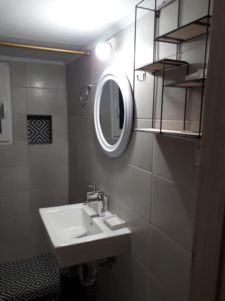 Myron, Athens - Cozy & King-Size Bed