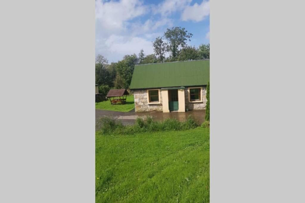 Cottage ideal for Family's & private lake access view 2