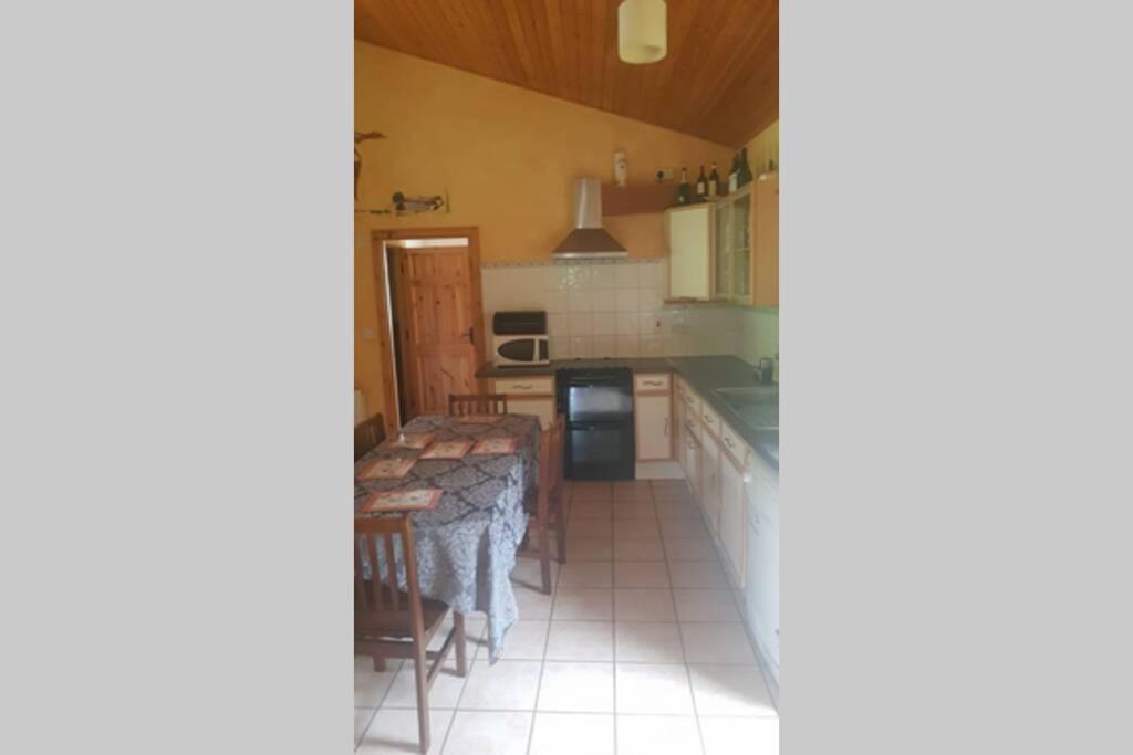 Cottage ideal for Family's & private lake access view 5