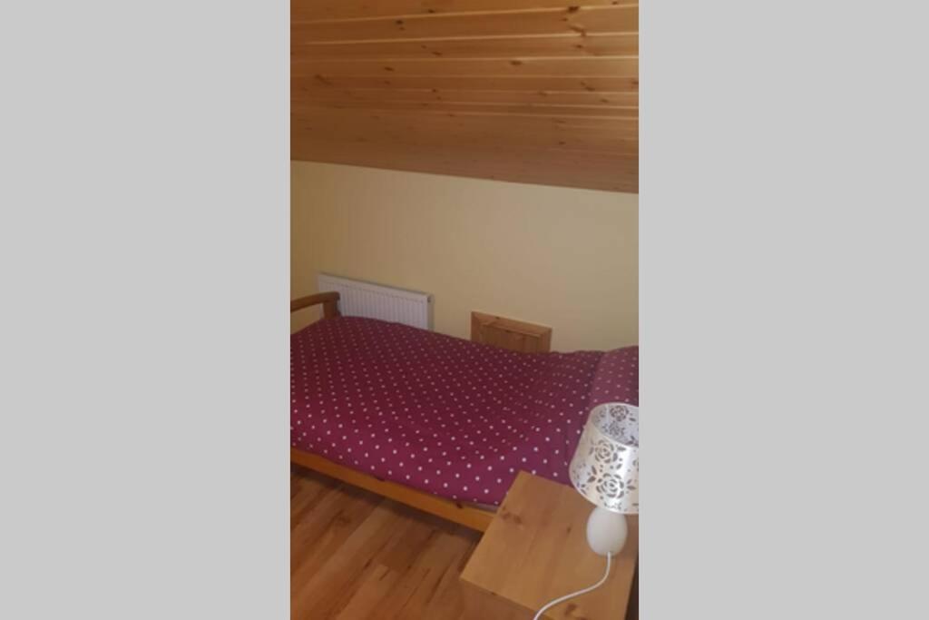 Cottage ideal for Family's & private lake access view 4