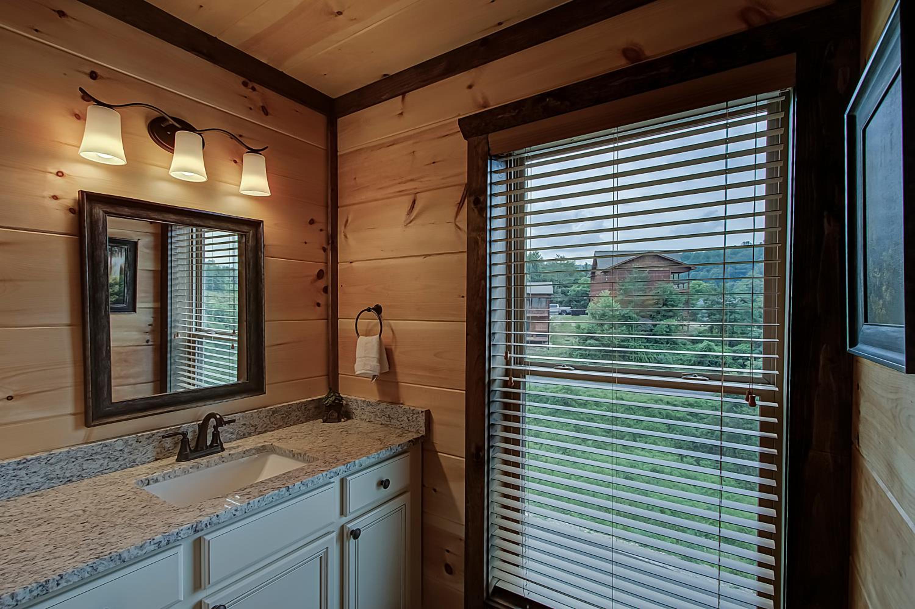 Luxury Brand New Cabin 5b 5.5ba with Arcade, Theater view 2