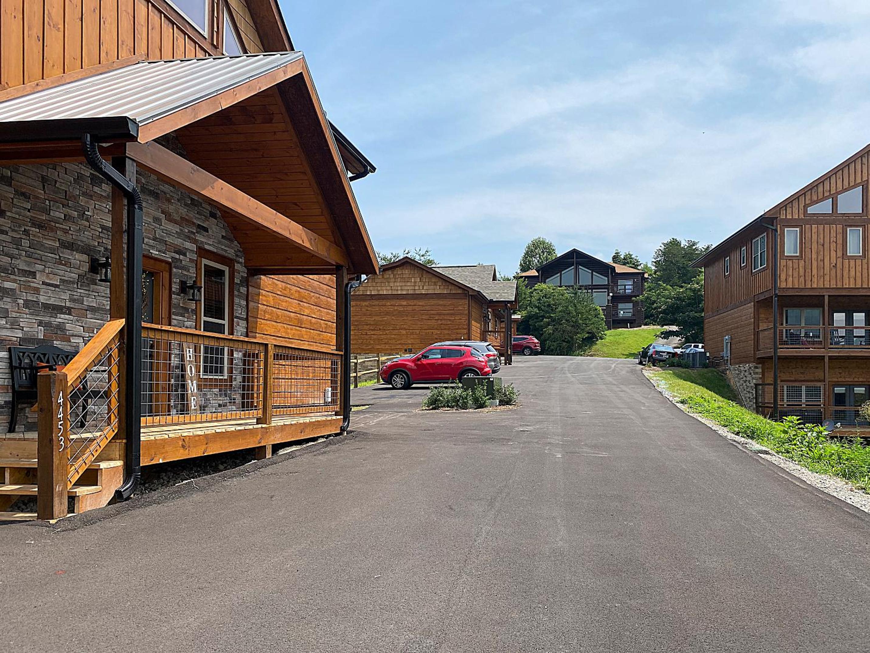 Luxury Brand New Cabin 5b 5.5ba with Arcade, Theater view 3
