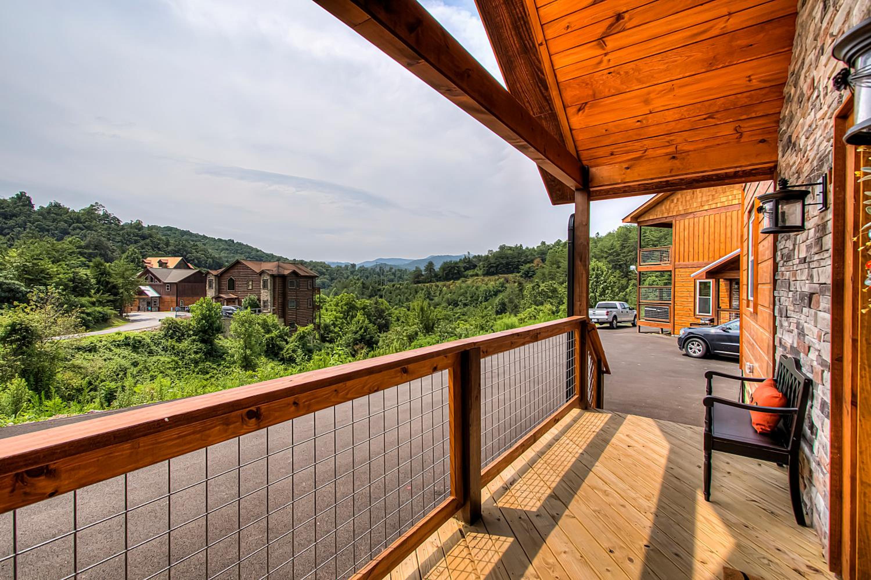 Luxury Brand New Cabin 5b 5.5ba with Arcade, Theater view 4