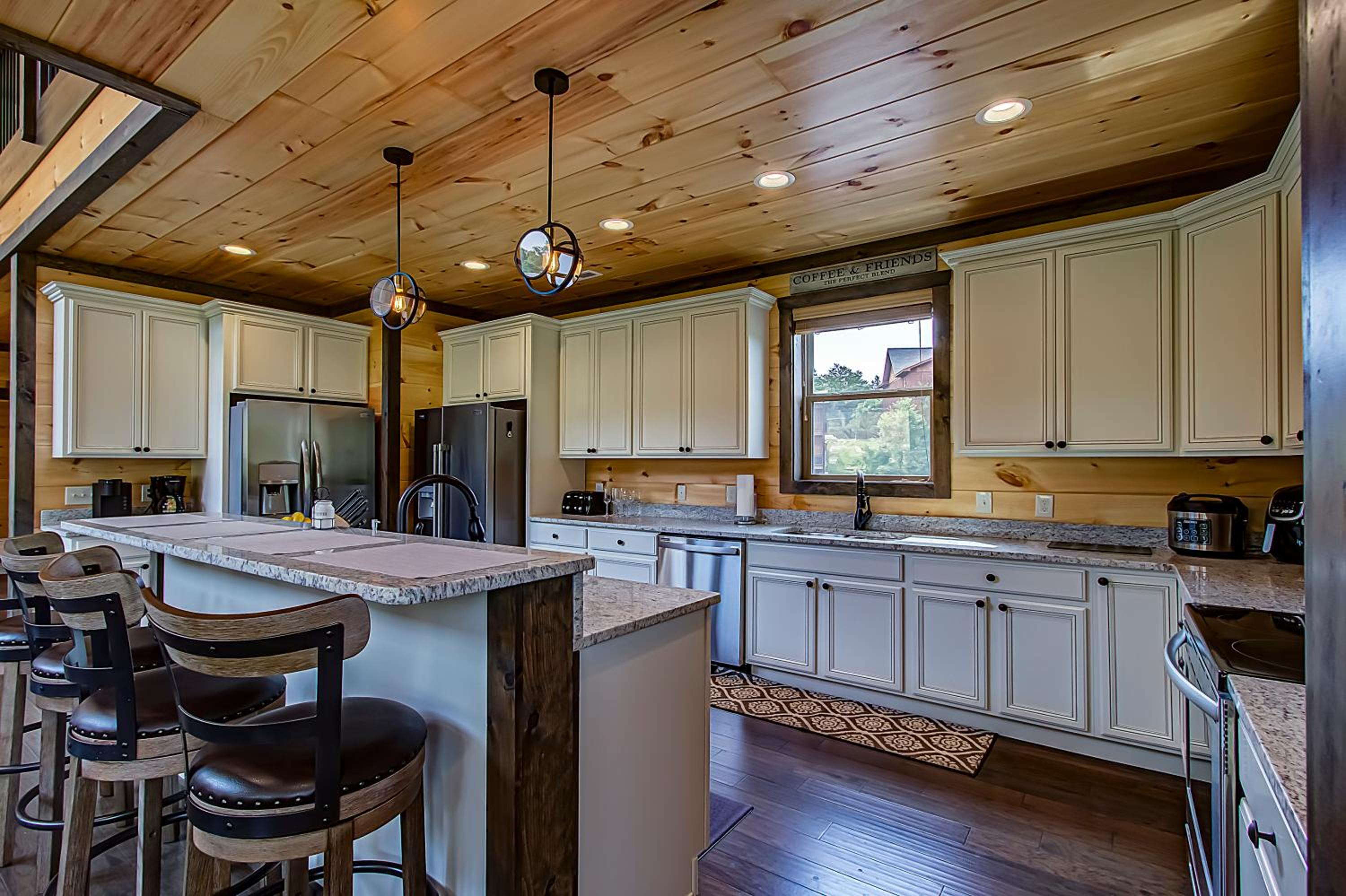 Luxury Brand New Cabin 5b 5.5ba with Arcade, Theater view 5