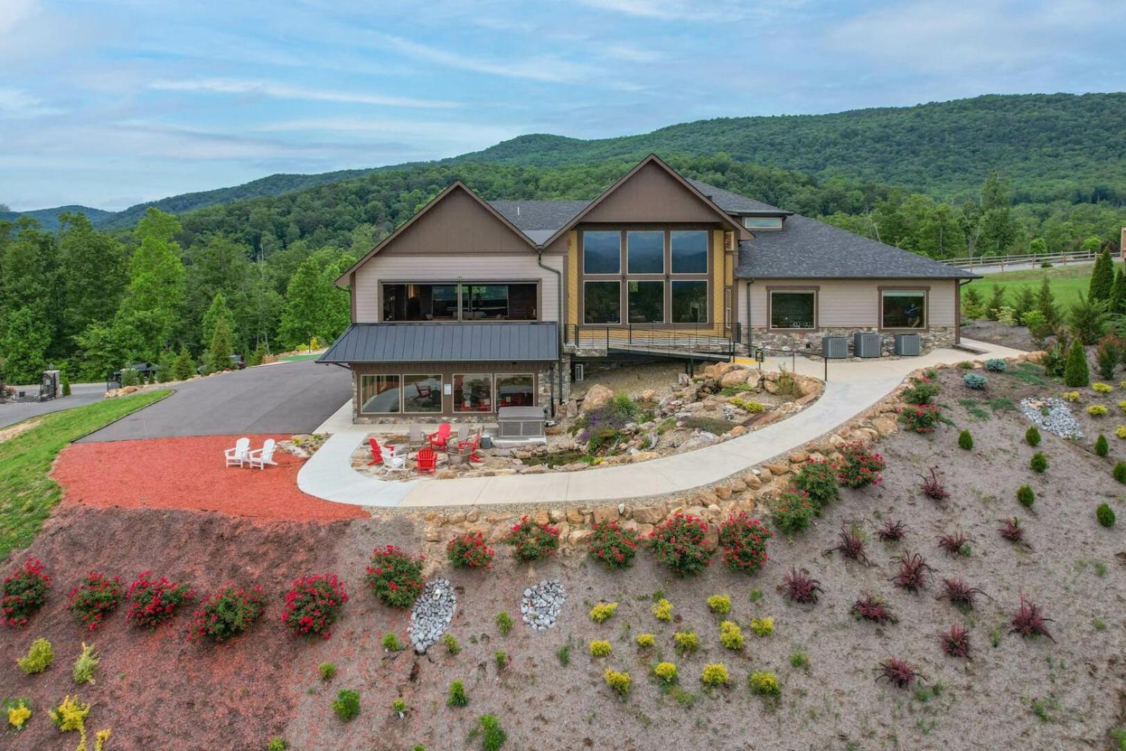Tennessee Whiskey, Indoor Pool, Amazing Views, Theater Room, Hot Tub, 5 Star Luxury! view 2
