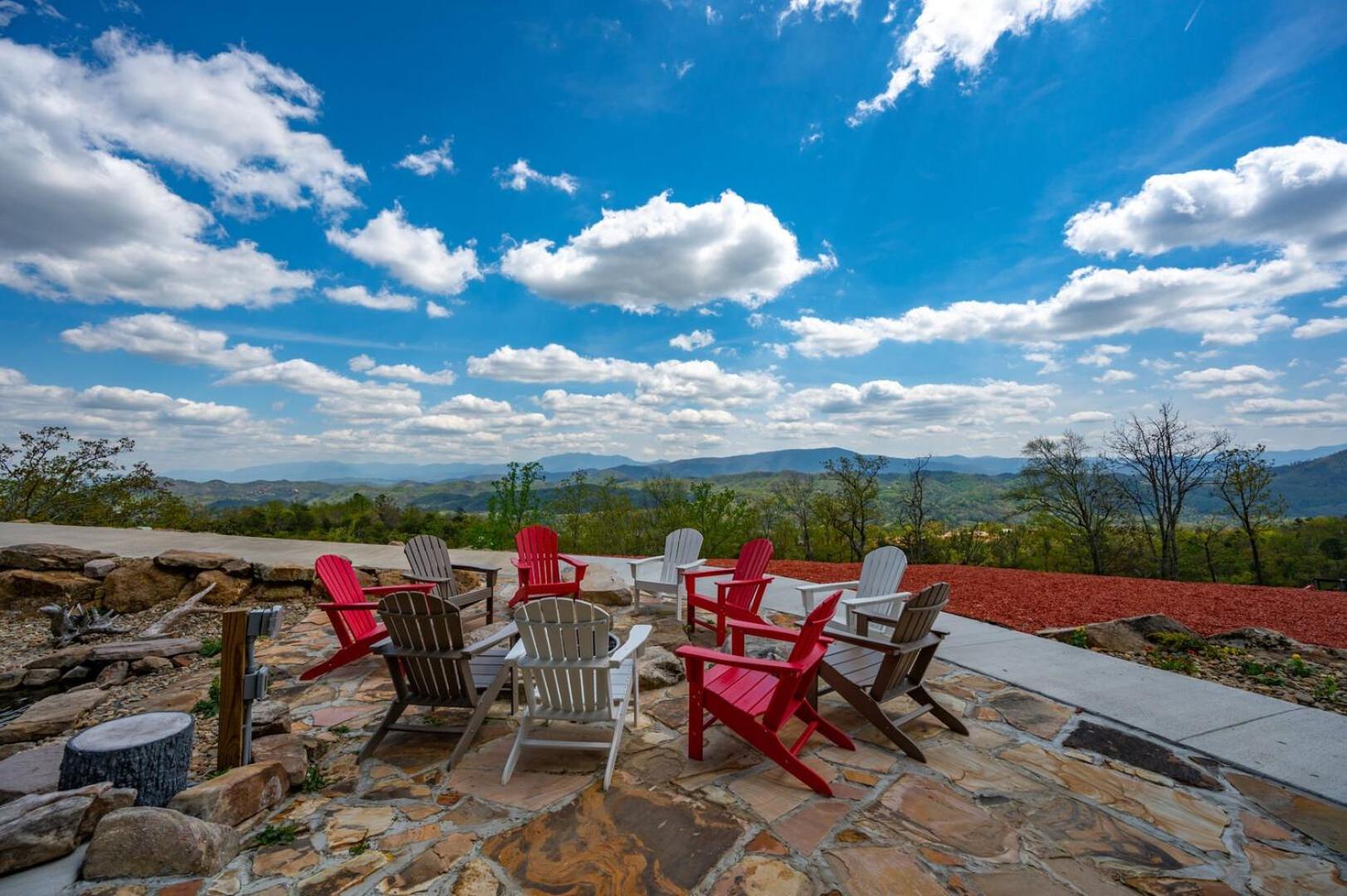 Tennessee Whiskey, Indoor Pool, Amazing Views, Theater Room, Hot Tub, 5 Star Luxury! view 3
