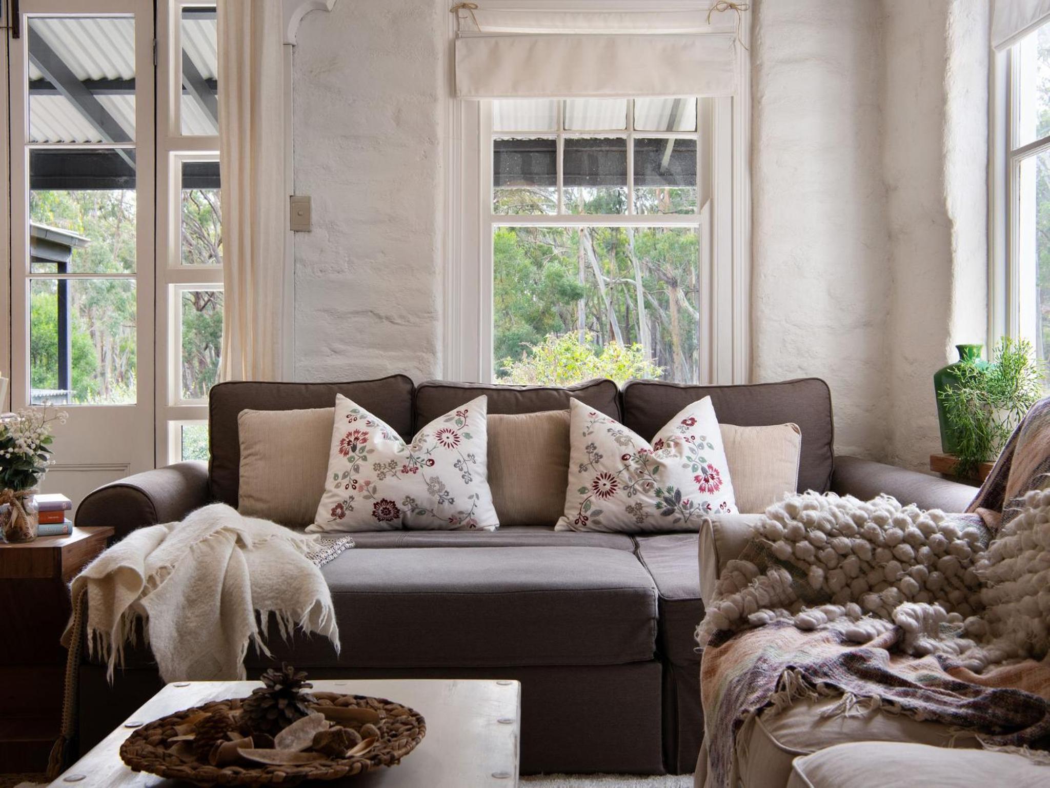 Edessa Lodge - 2 bedroom tranquil bush retreat