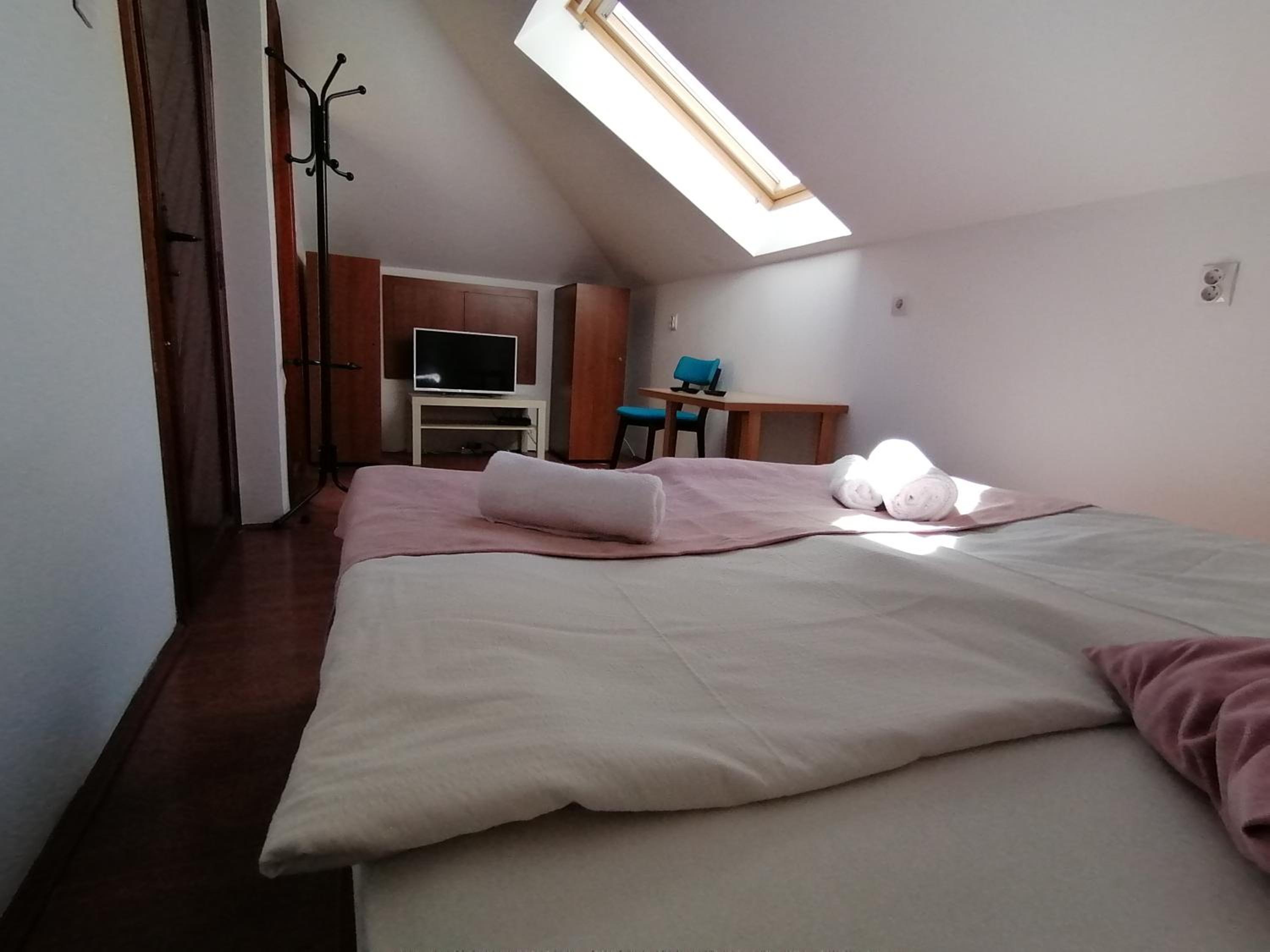 MON Accommodation free parking