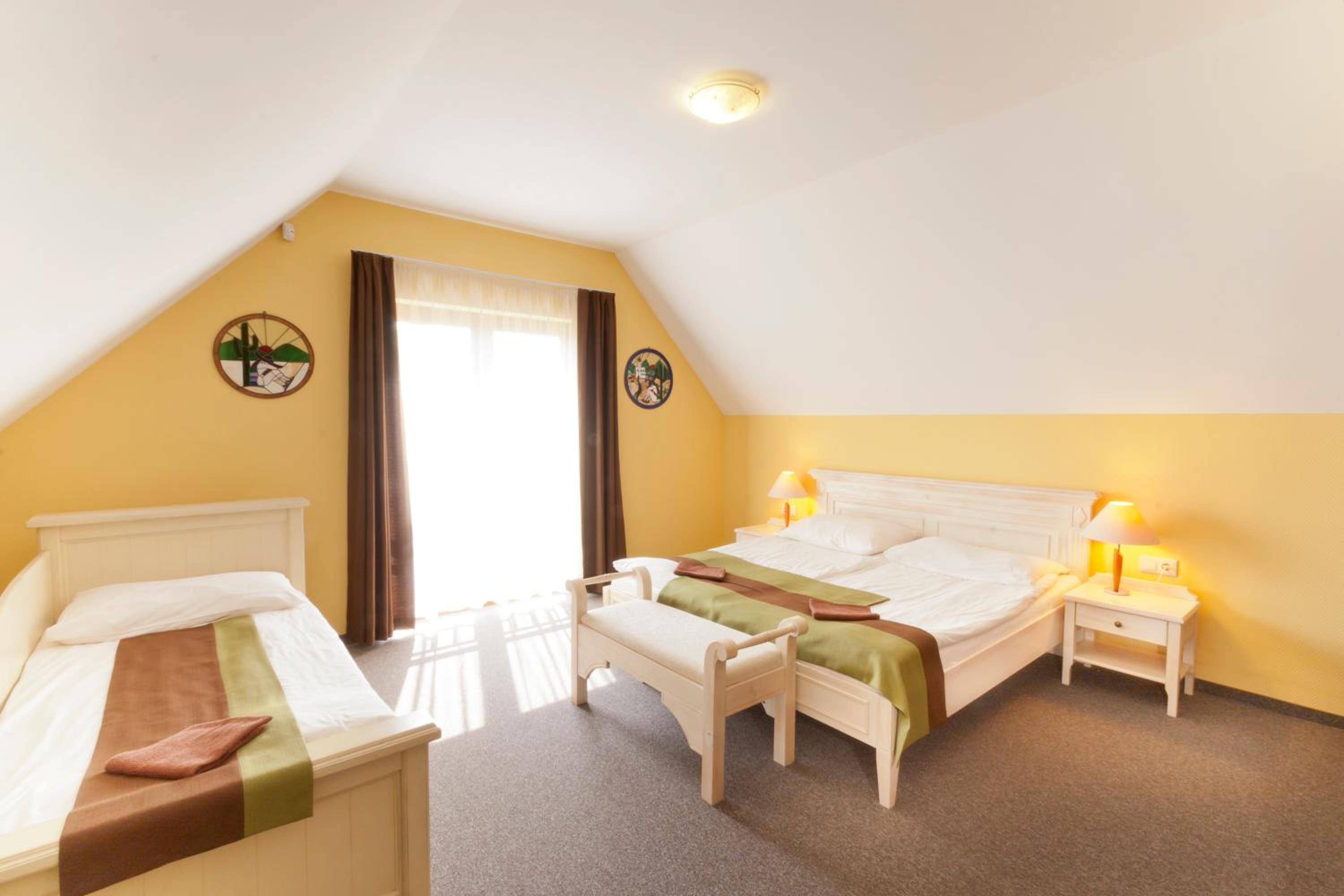 Tó apartmanházak