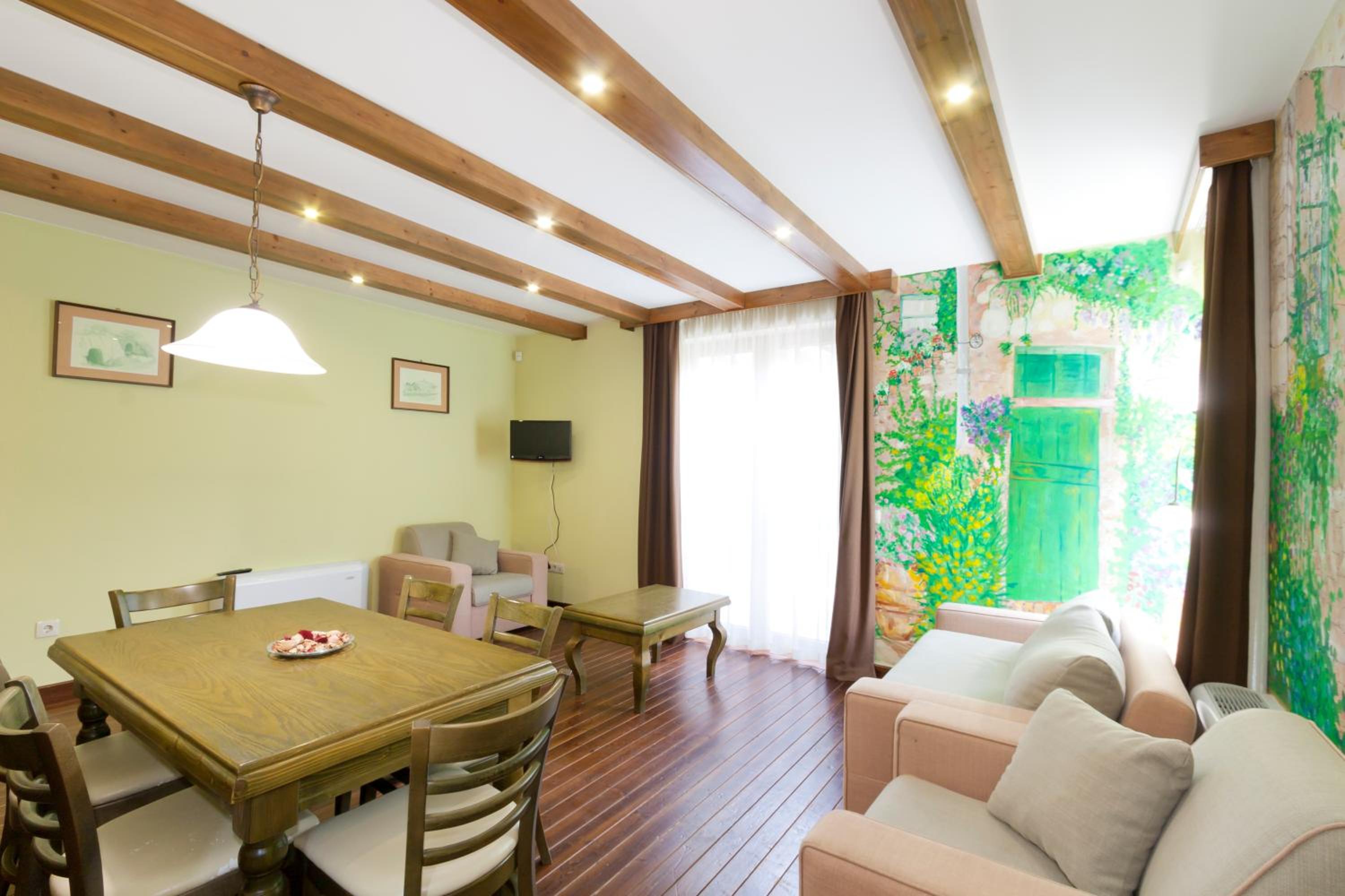 Tó apartmanházak