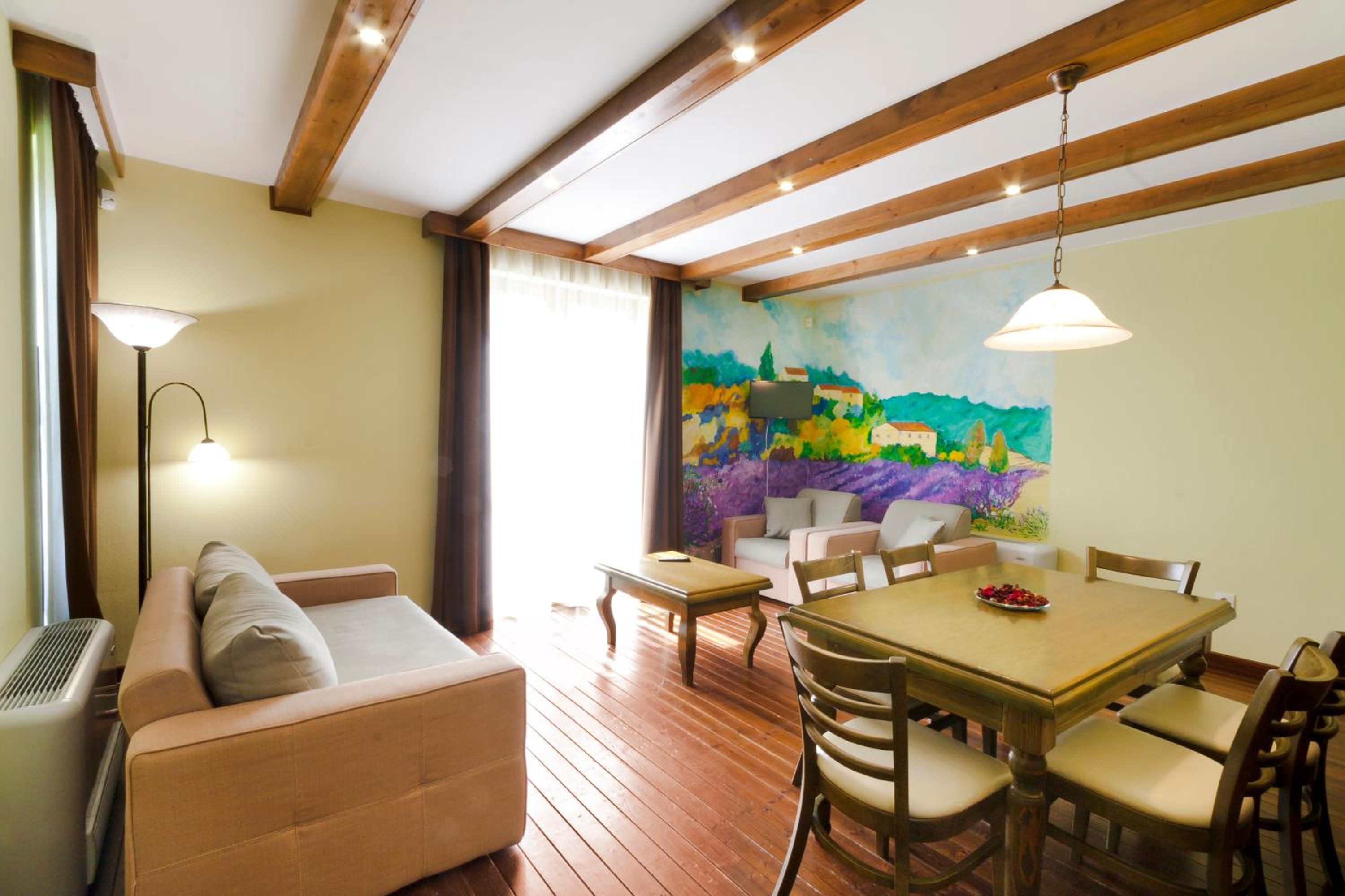 Tó apartmanházak